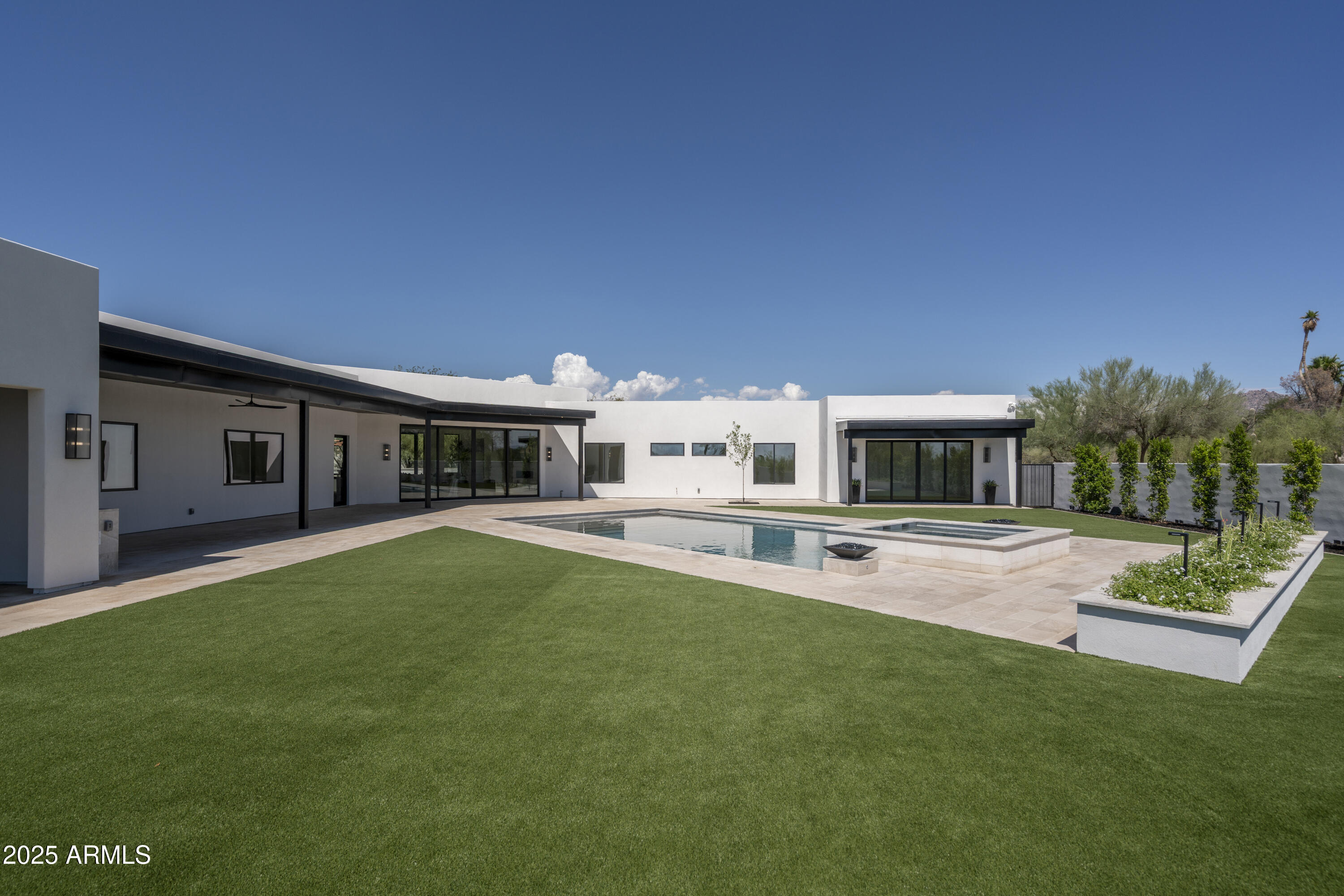 PINNACLE PARADISE - Residential