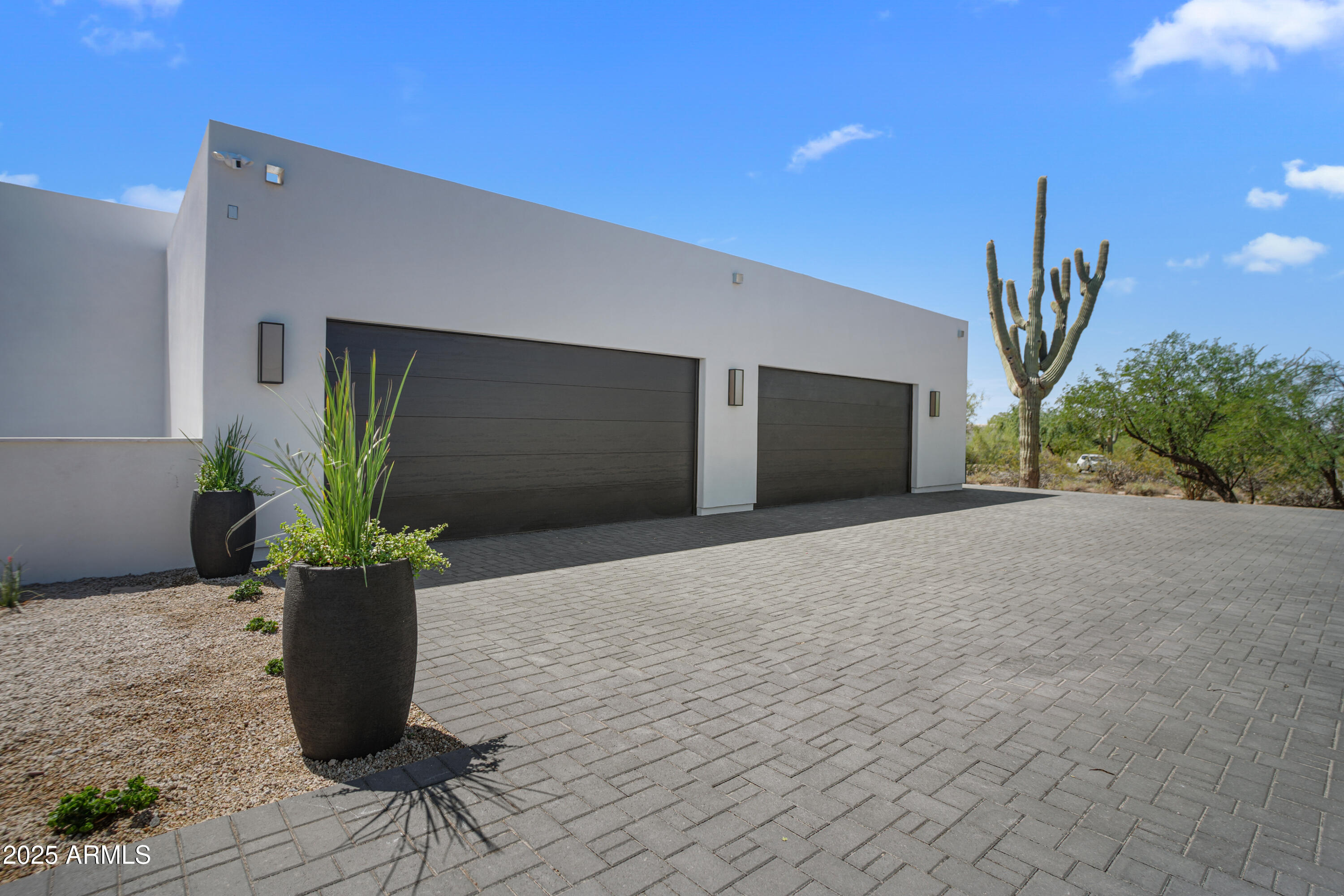 PINNACLE PARADISE - Residential