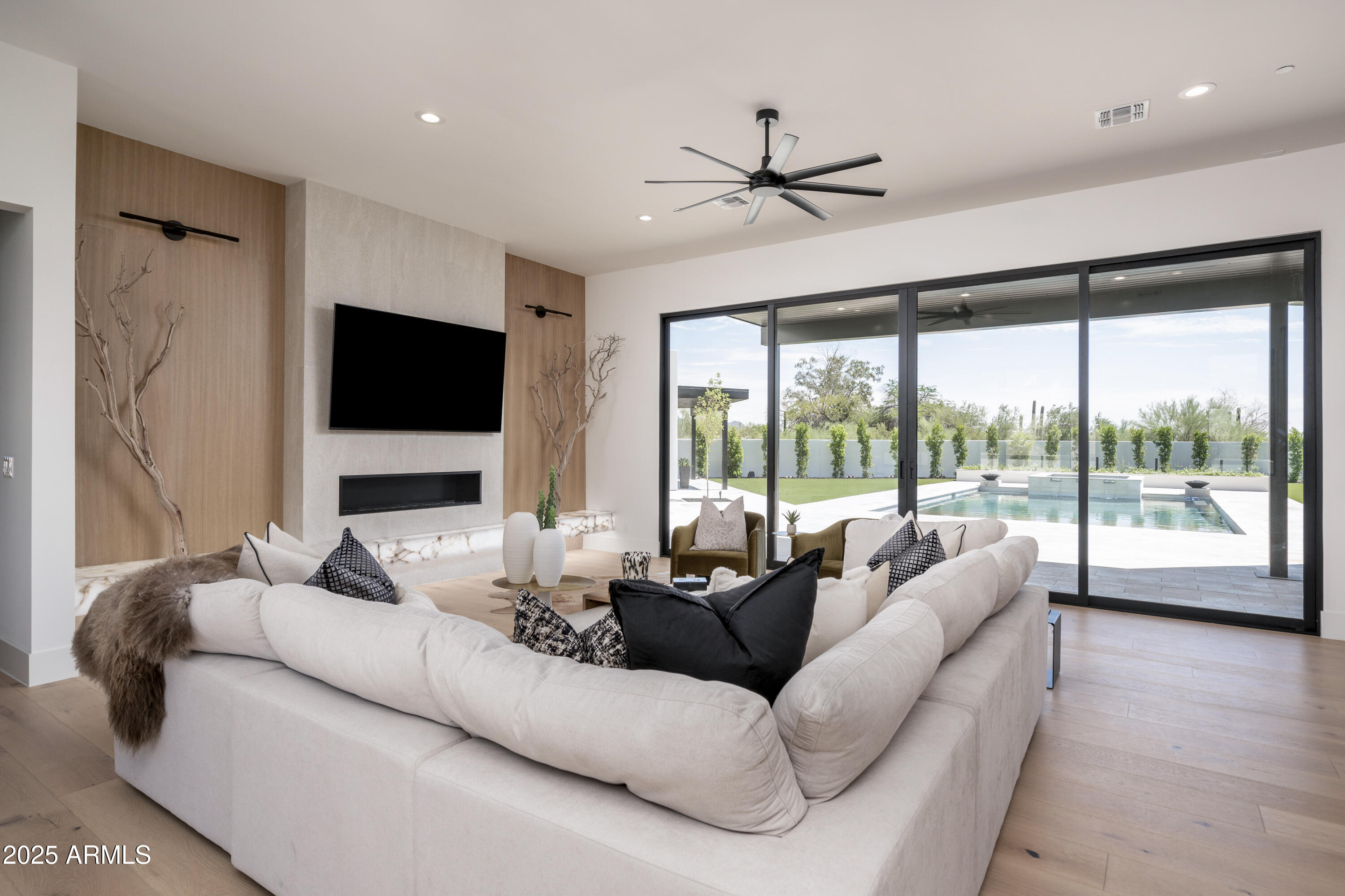 PINNACLE PARADISE - Residential