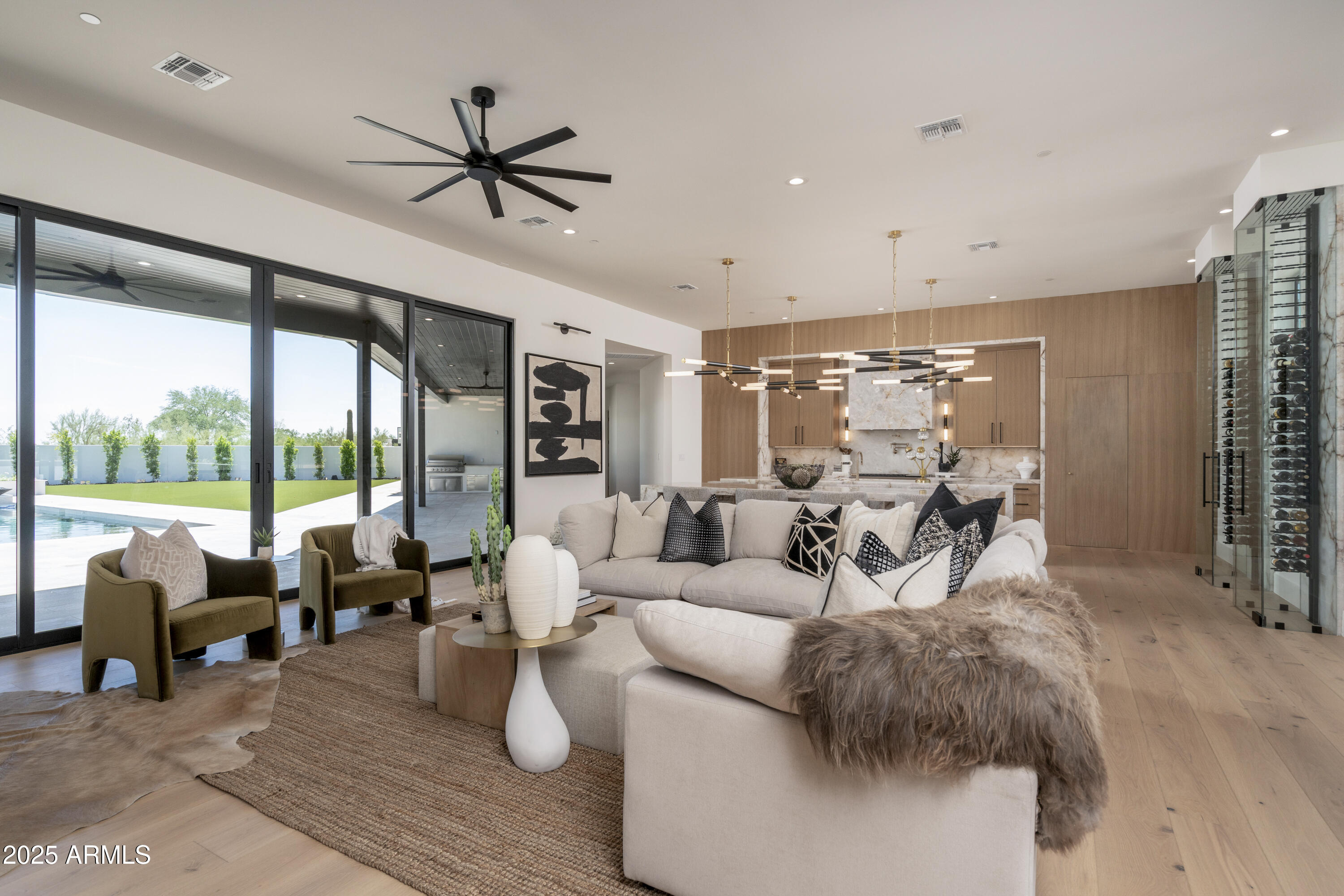 PINNACLE PARADISE - Residential