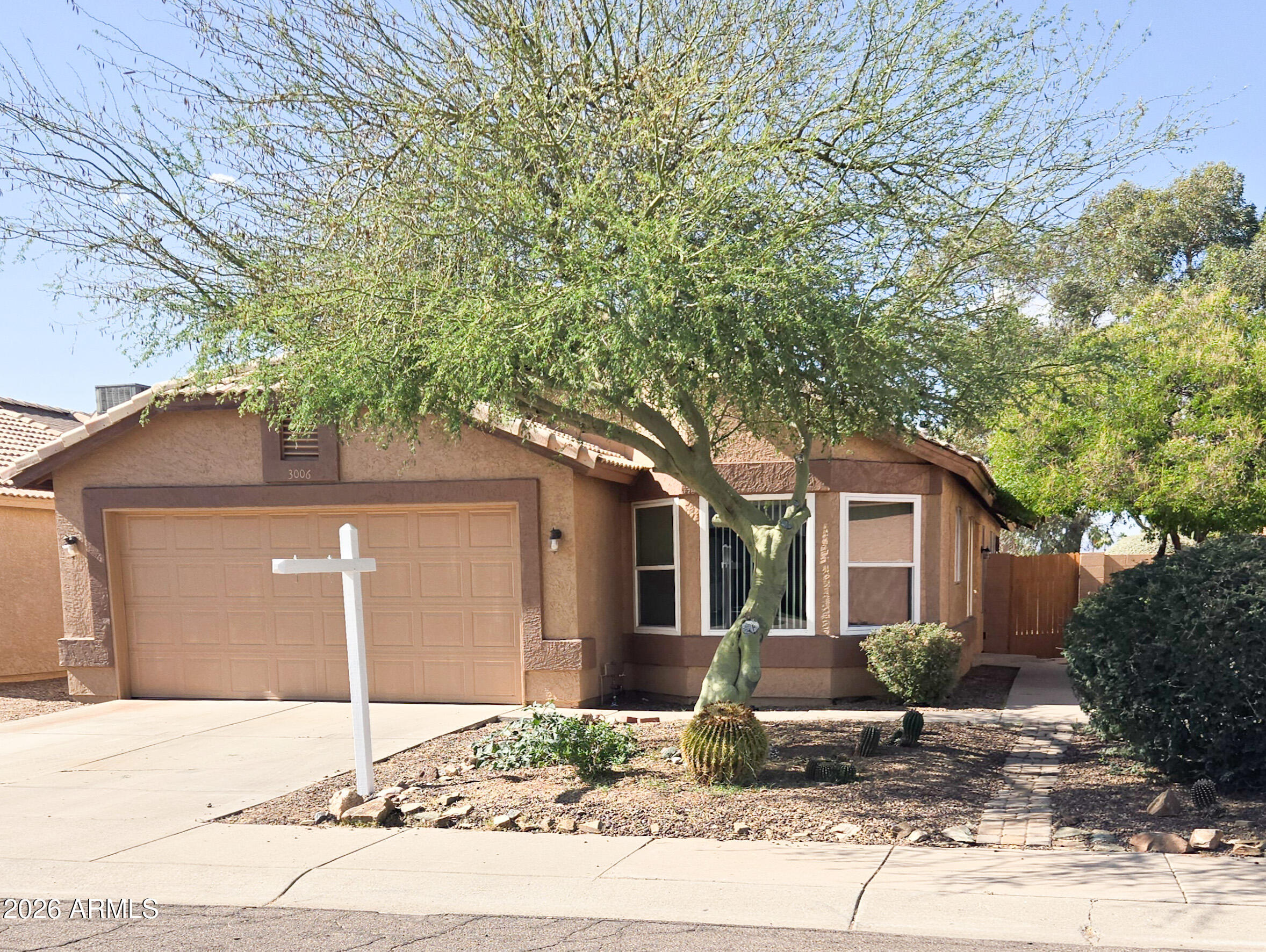 Great family neighborhood.  Three bedrooms, split plan and 2 baths.  Eat in Kitchen, formal dining room.  Cozy backyard. 
Solar unit will be paid off at Close of Escrow.  
Great starter home looking for someone to make this their perfect home.  AC 12/2025, newer Arcadia Doors to patio, New Dual Pane Windows in Kitchen. Property SOLD ''As Is''.   Location is close to The 51 and The 101.  Close to Desert Ridge.