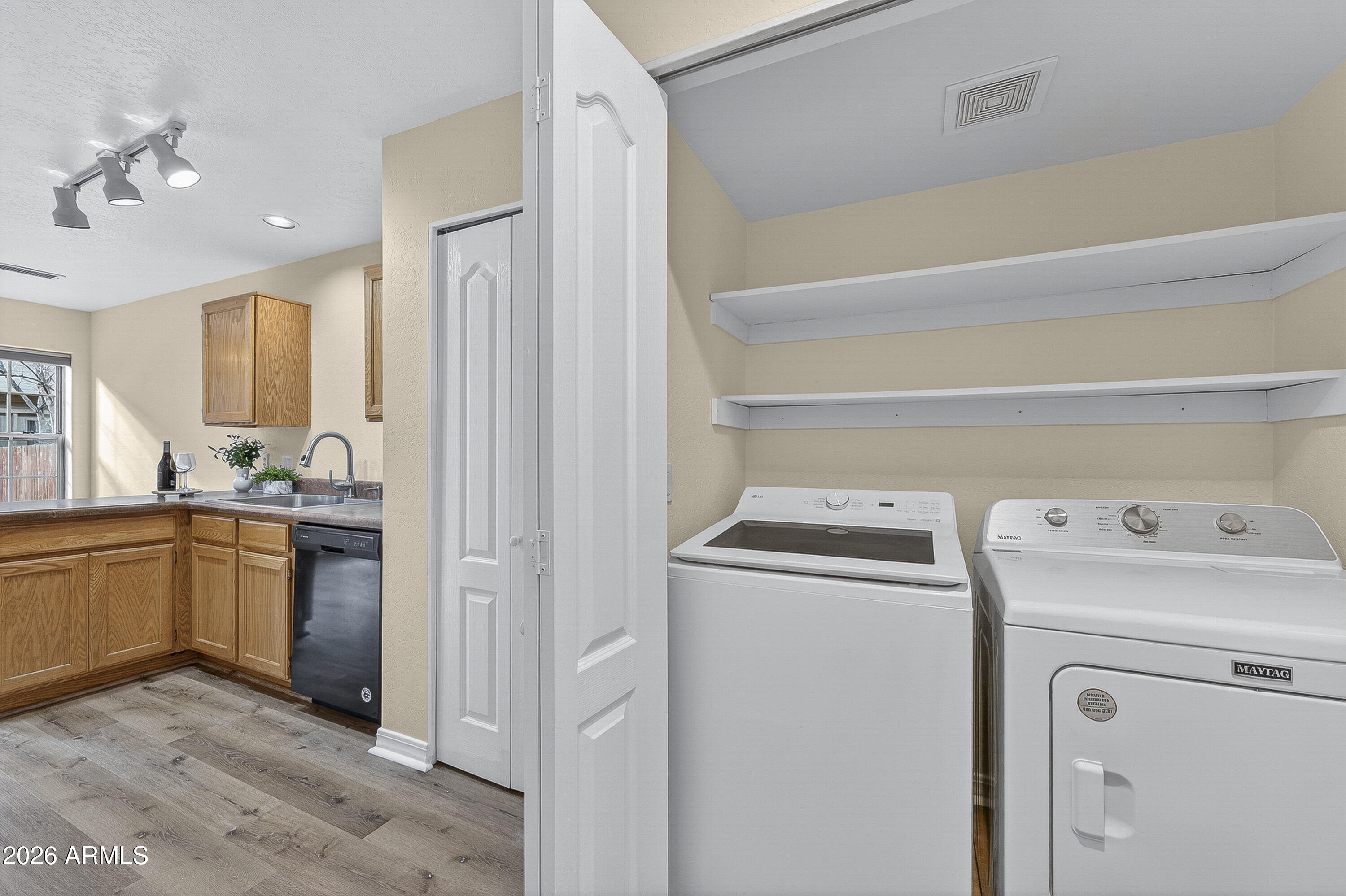 TOWNHOMES AT BOULDER POINTE 2 - Residential