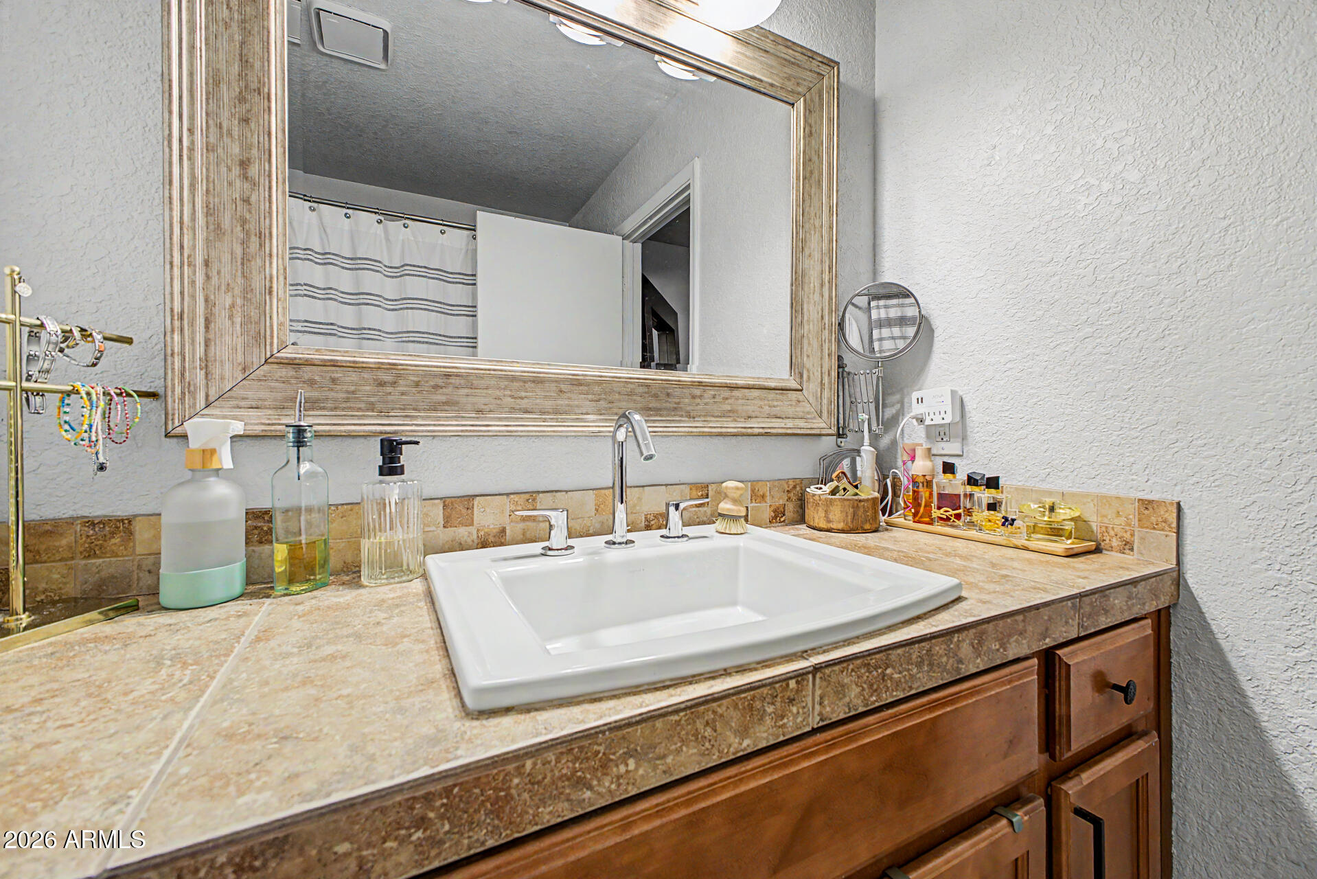 LAS DOS CASITAS CONDOMINIUMS - Residential Income