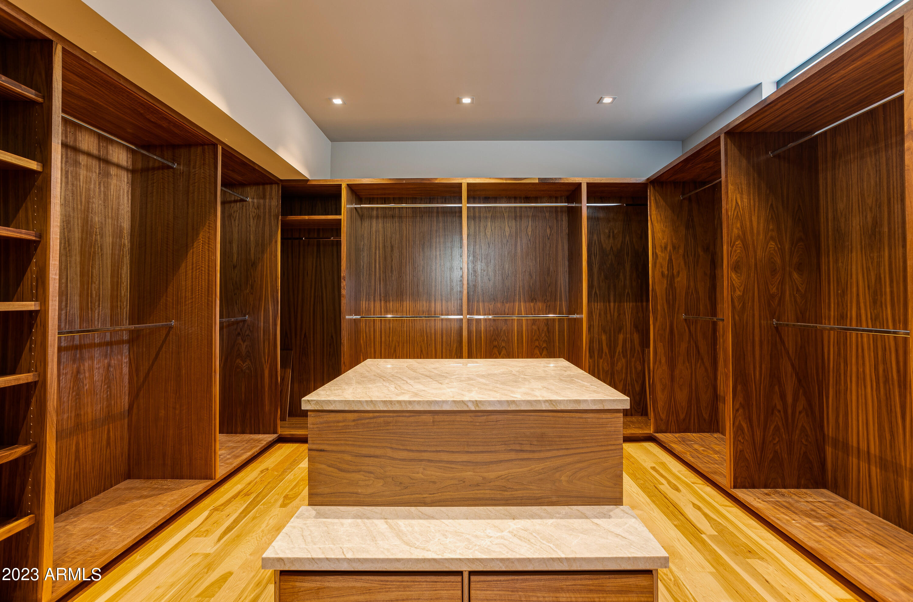 ESTANCIA - Residential