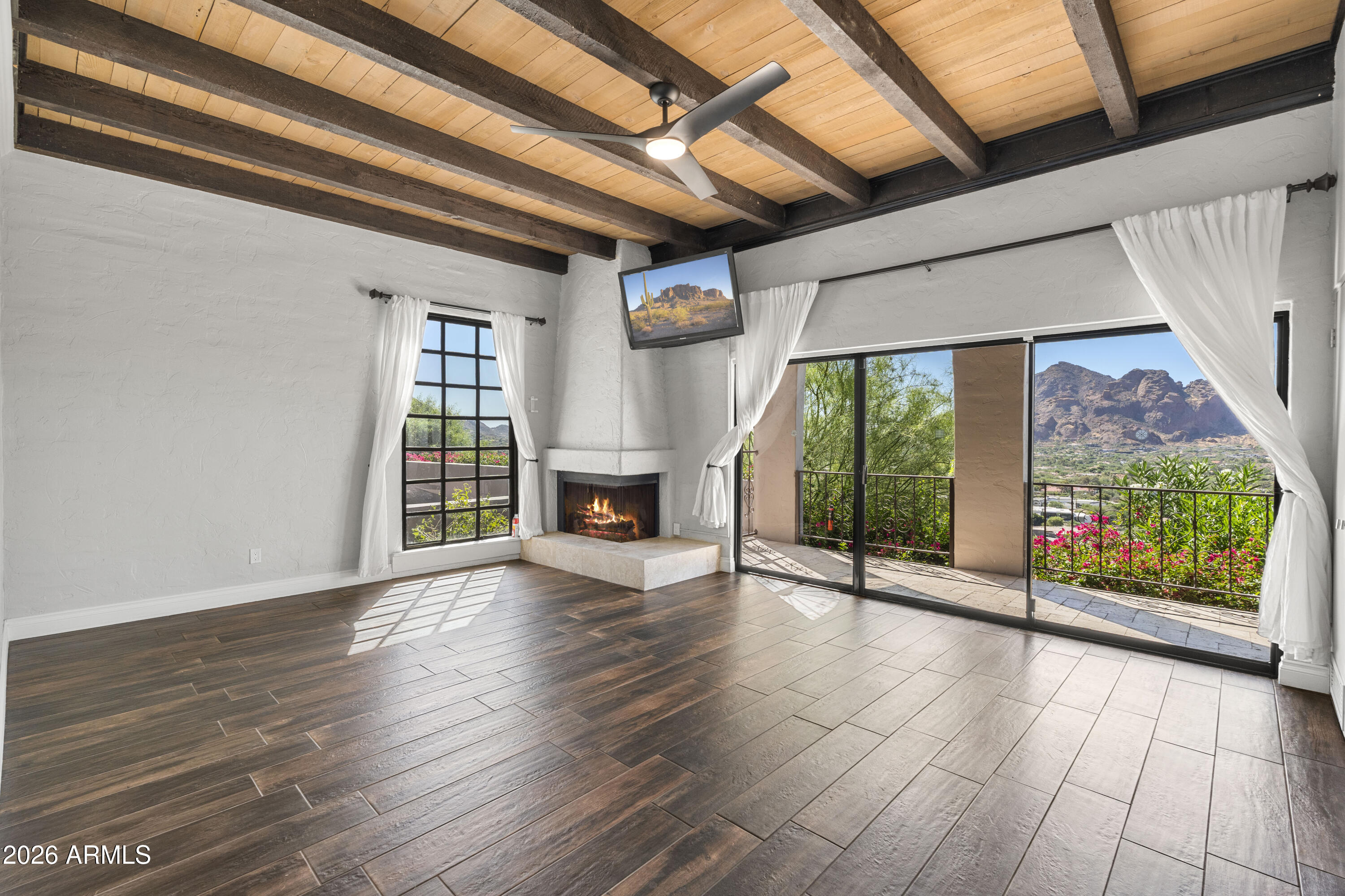 PARADISE HIGHLANDS - Residential