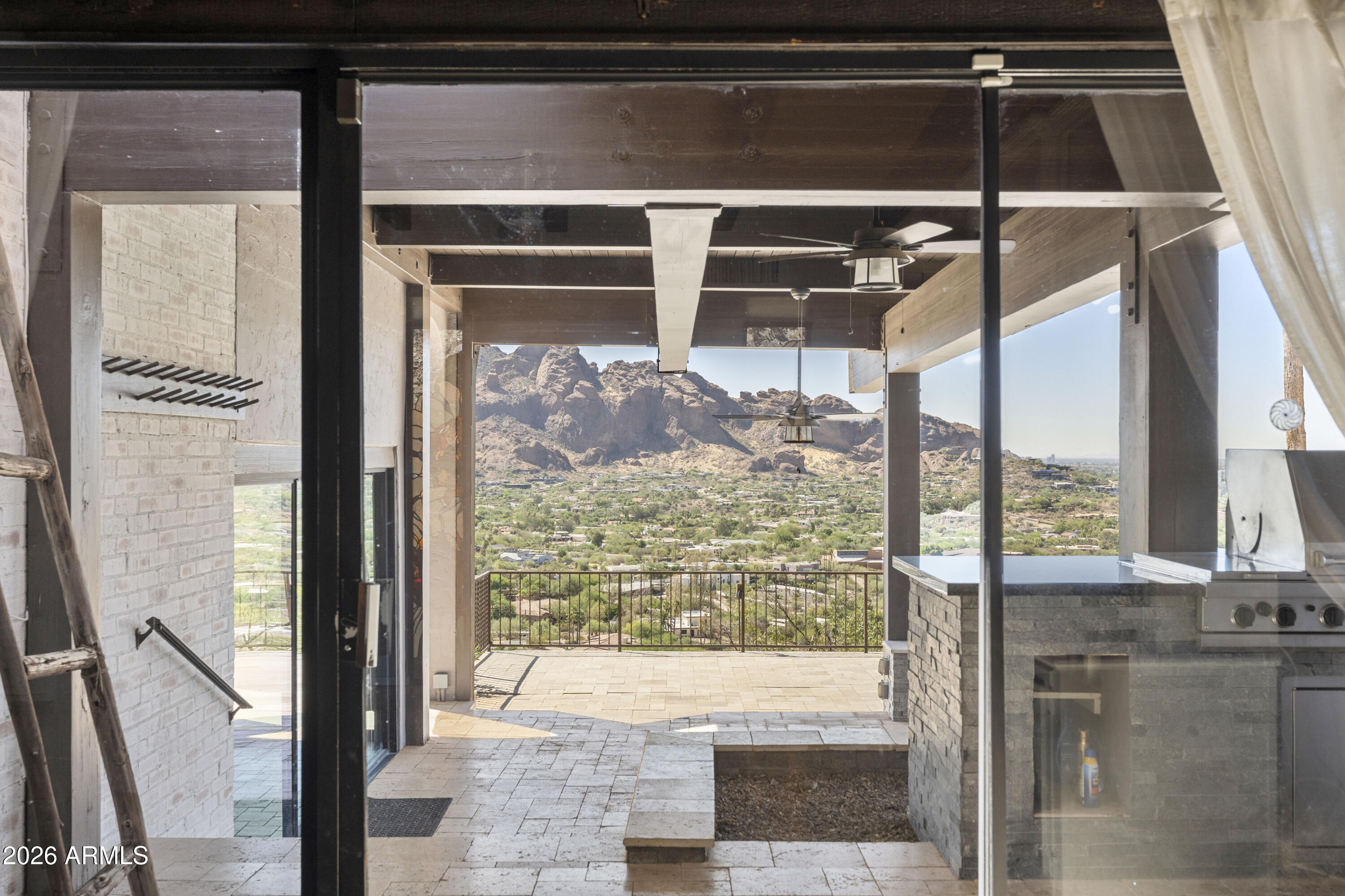 PARADISE HIGHLANDS - Residential