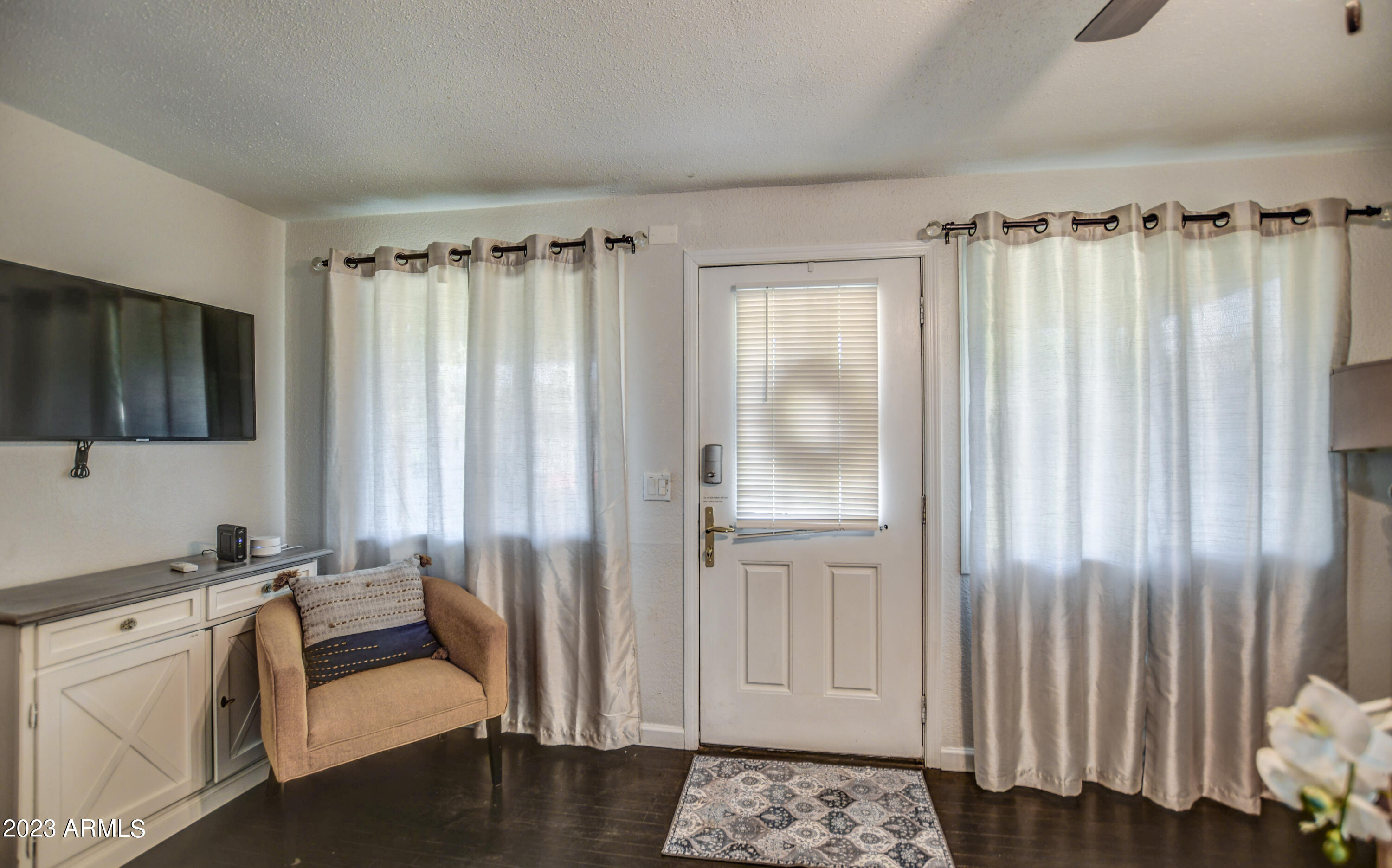 LOS OLIVOS HEIGHTS - Residential Income