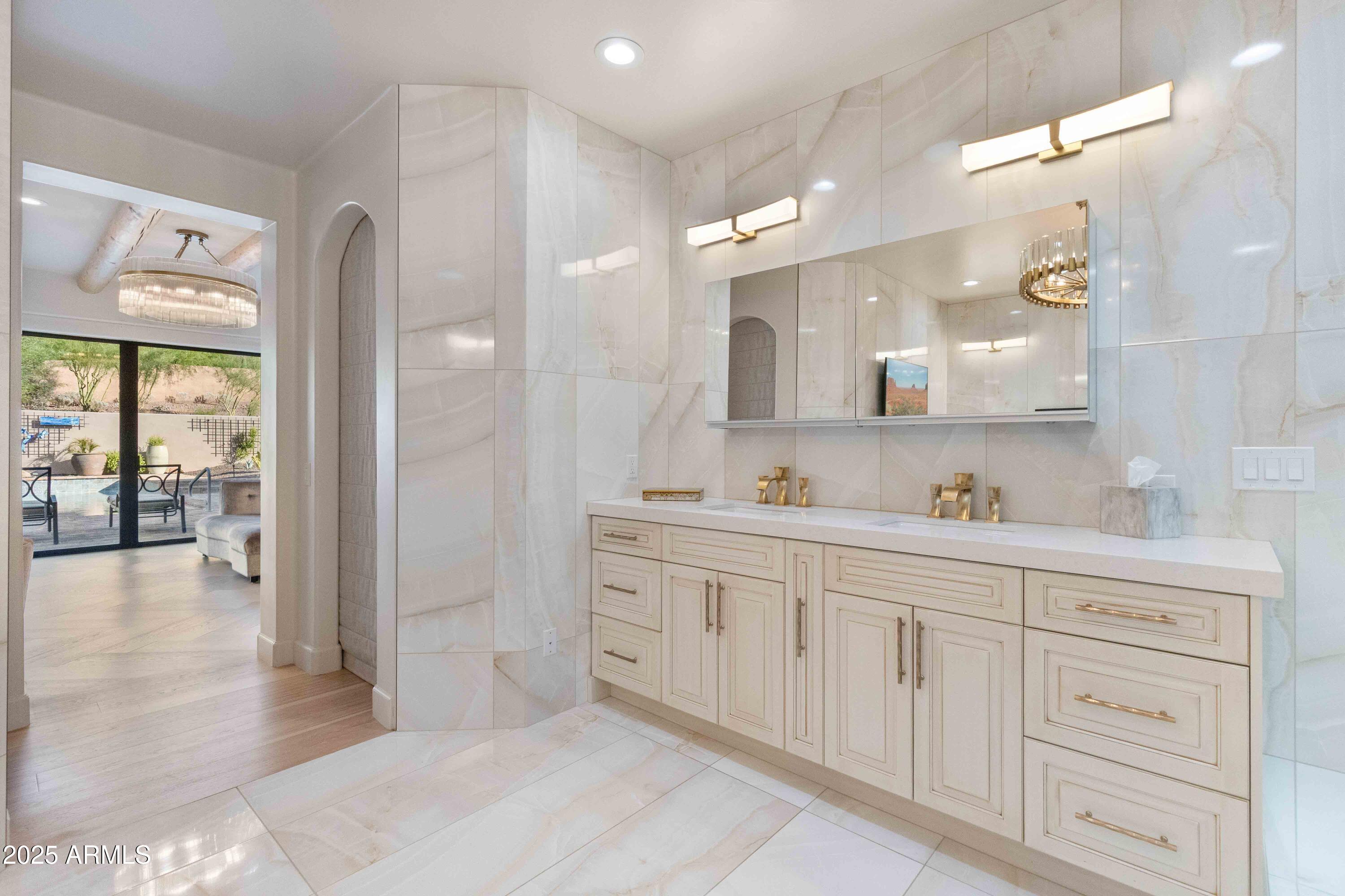 ECHO CANYON - Residential