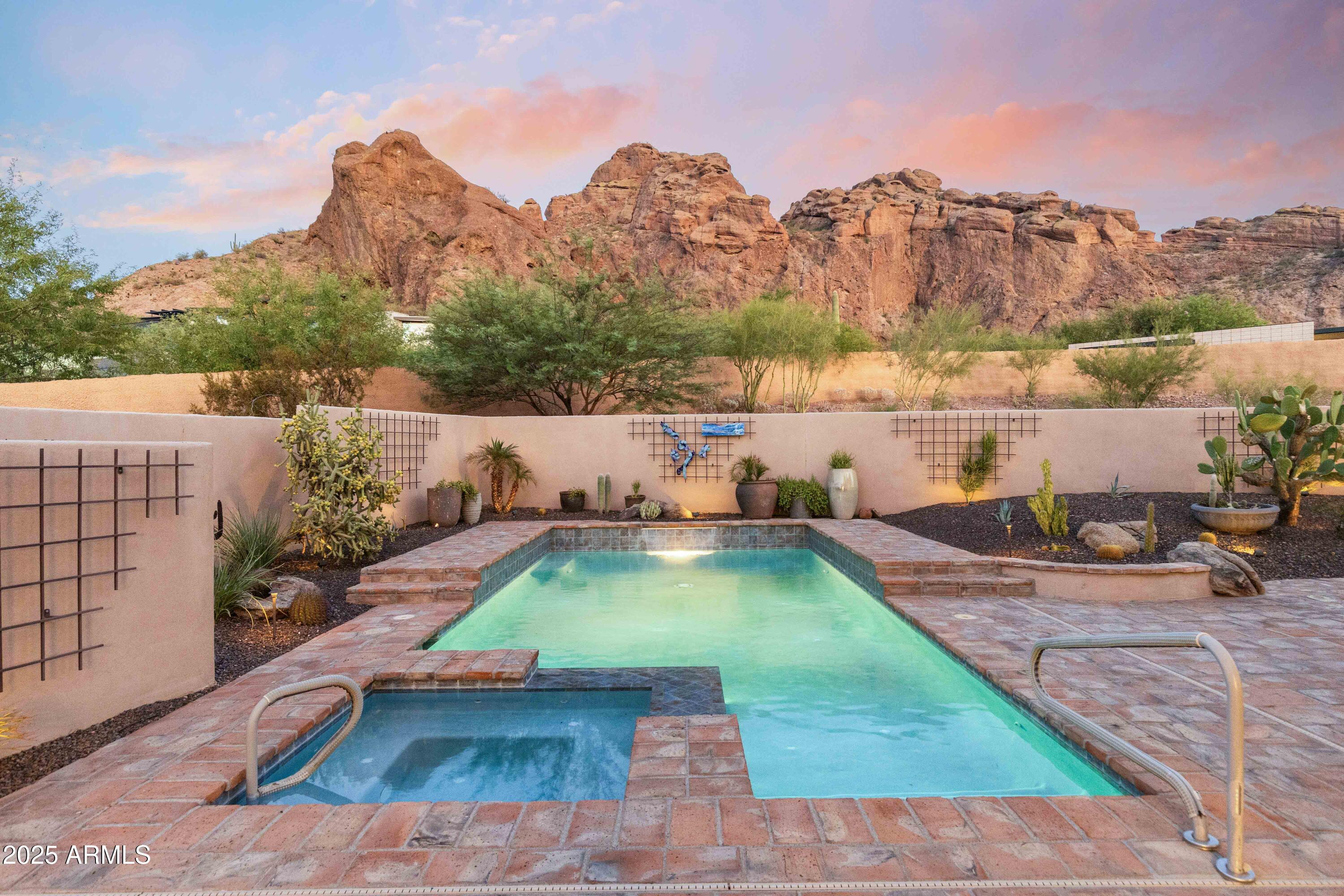 ECHO CANYON - Residential