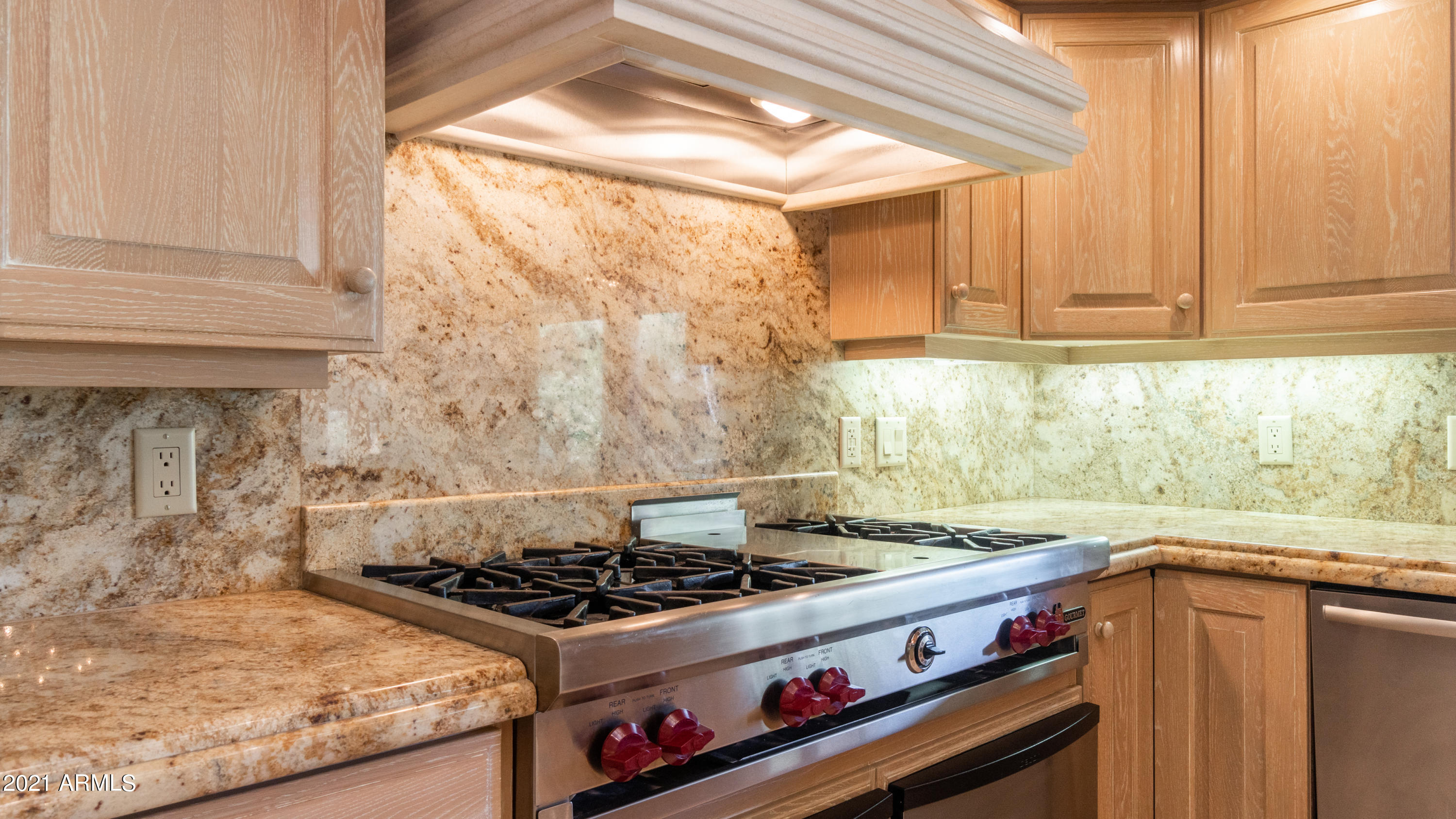 TATUM CANYON LOTS 4, 5, 16-18 REPLAT - Residential