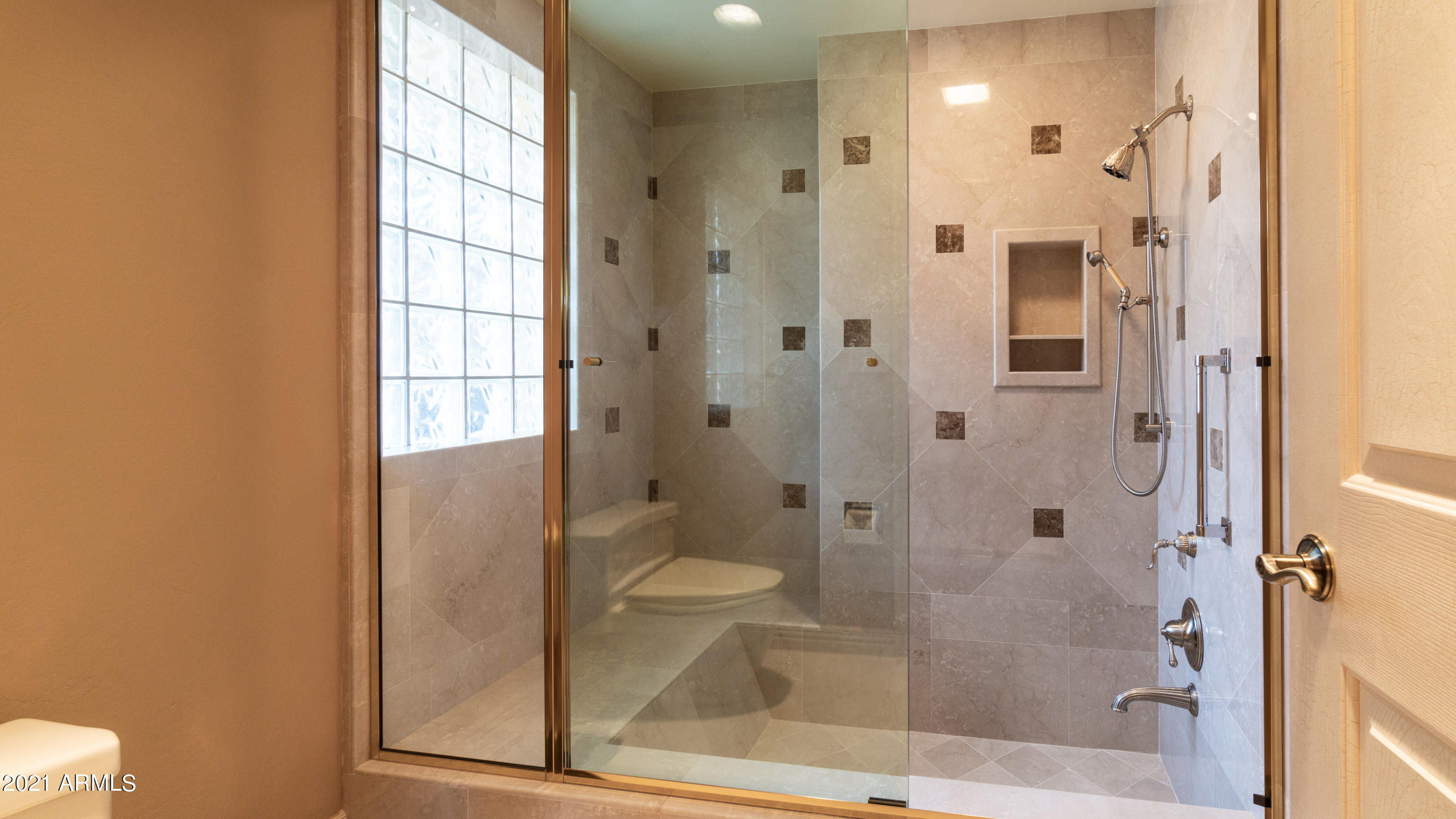 TATUM CANYON LOTS 4, 5, 16-18 REPLAT - Residential
