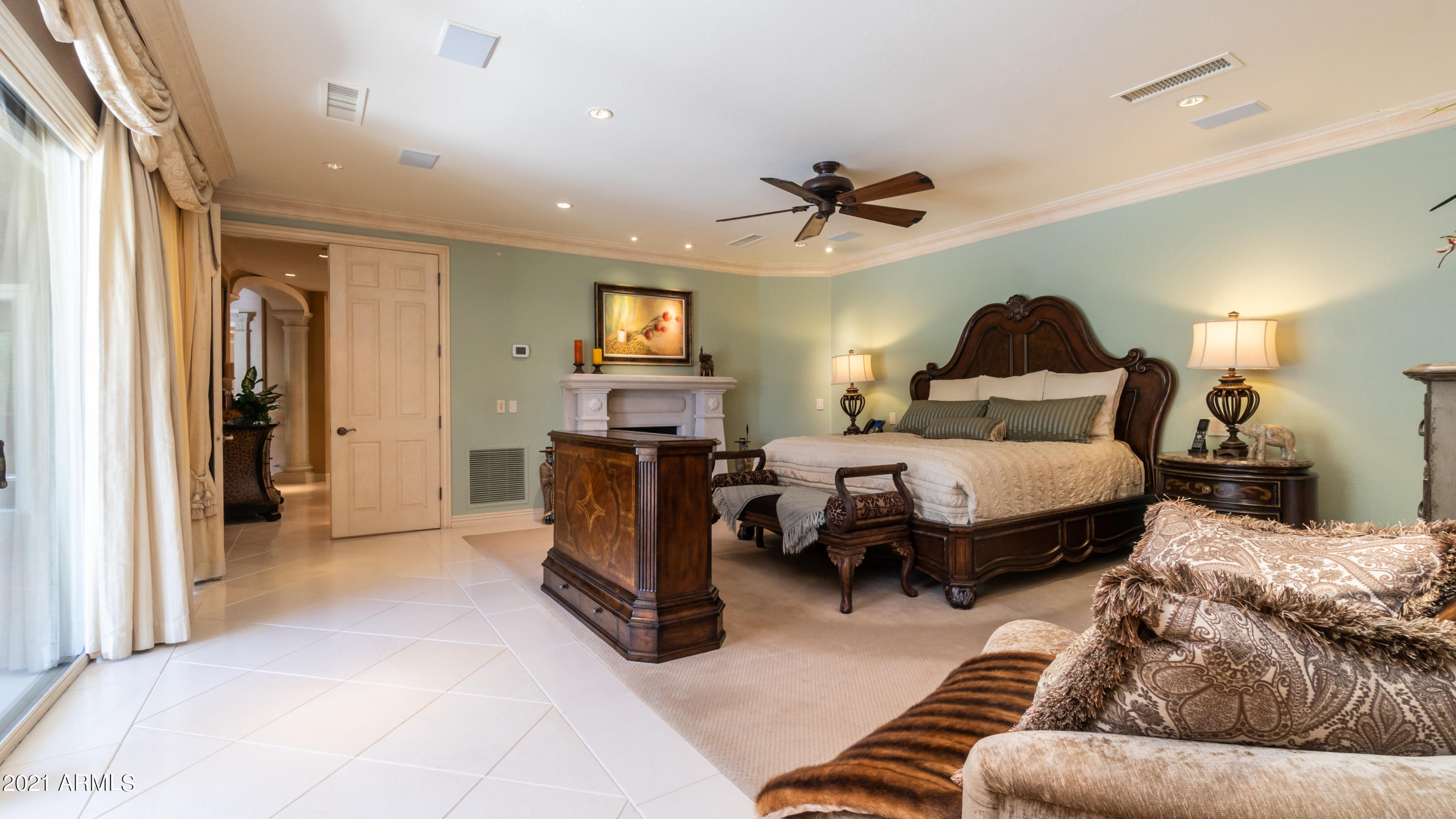 TATUM CANYON LOTS 4, 5, 16-18 REPLAT - Residential