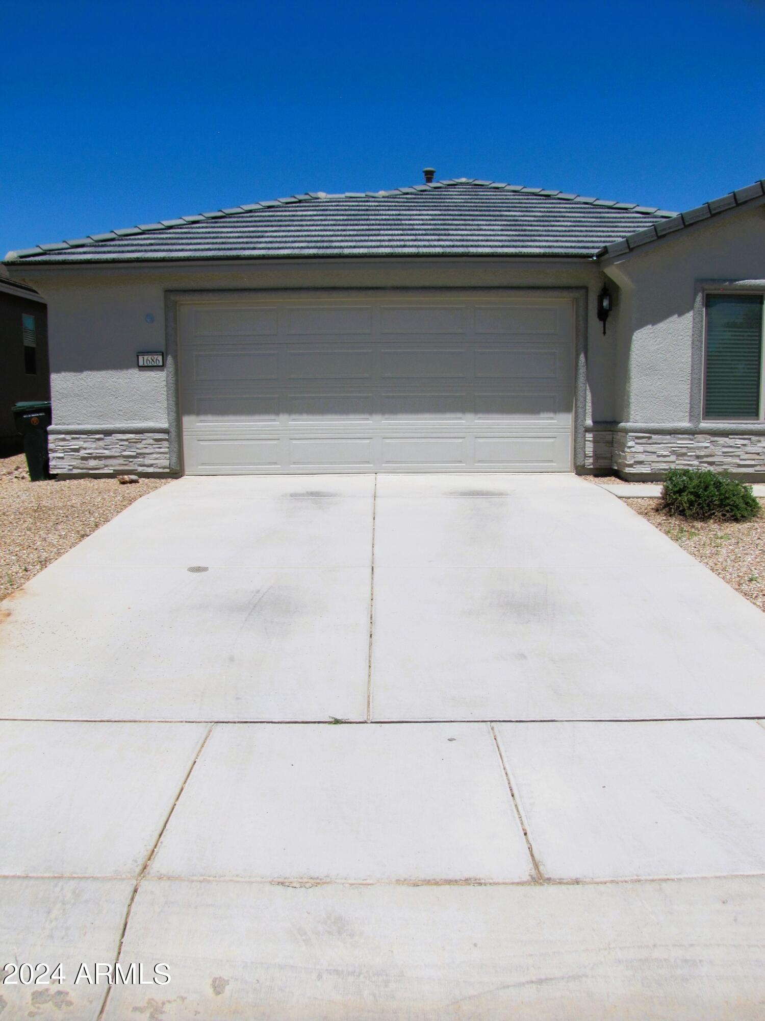 SUMMIT HEIGHTS - Residential Lease