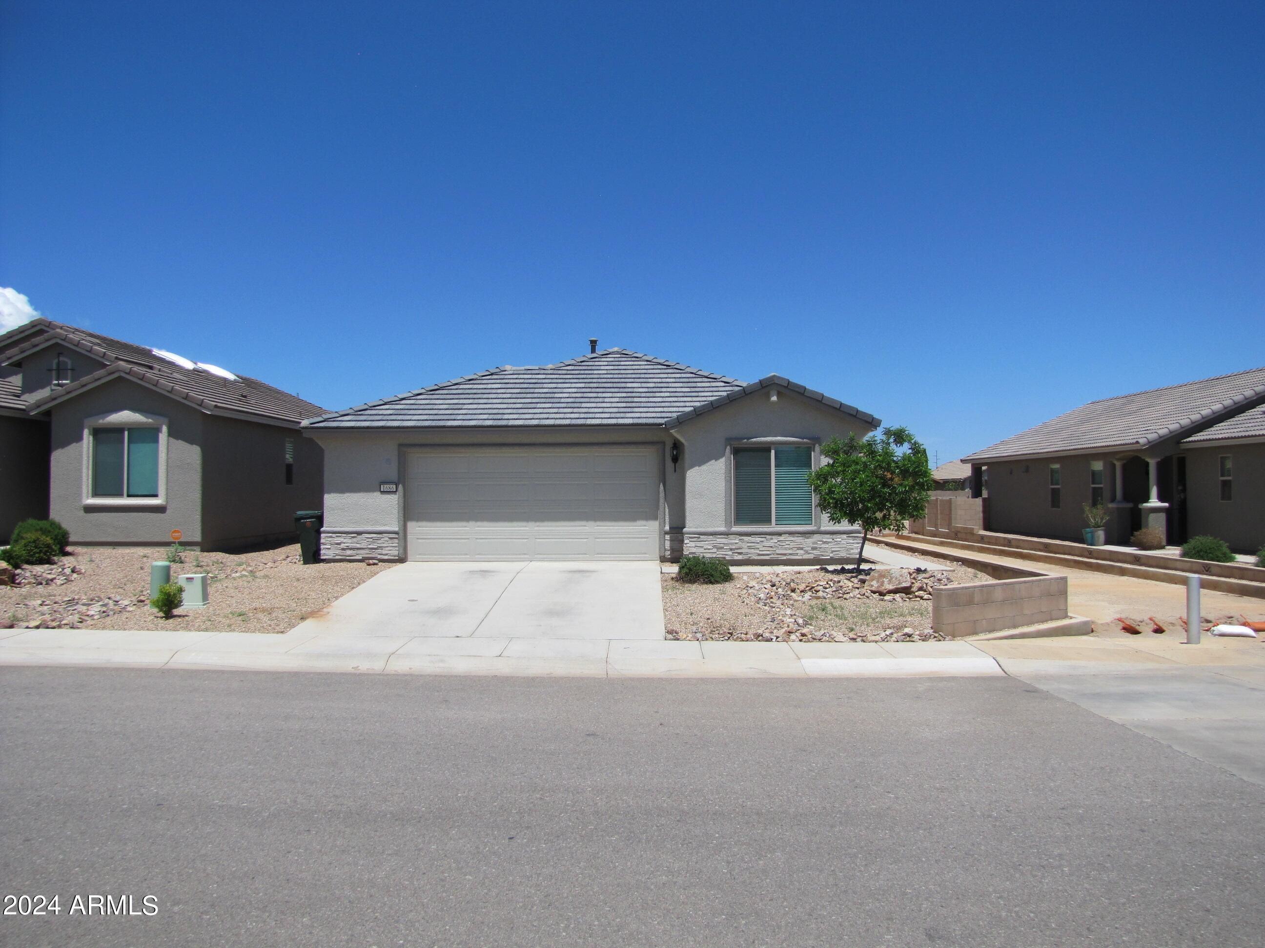 SUMMIT HEIGHTS - Residential Lease