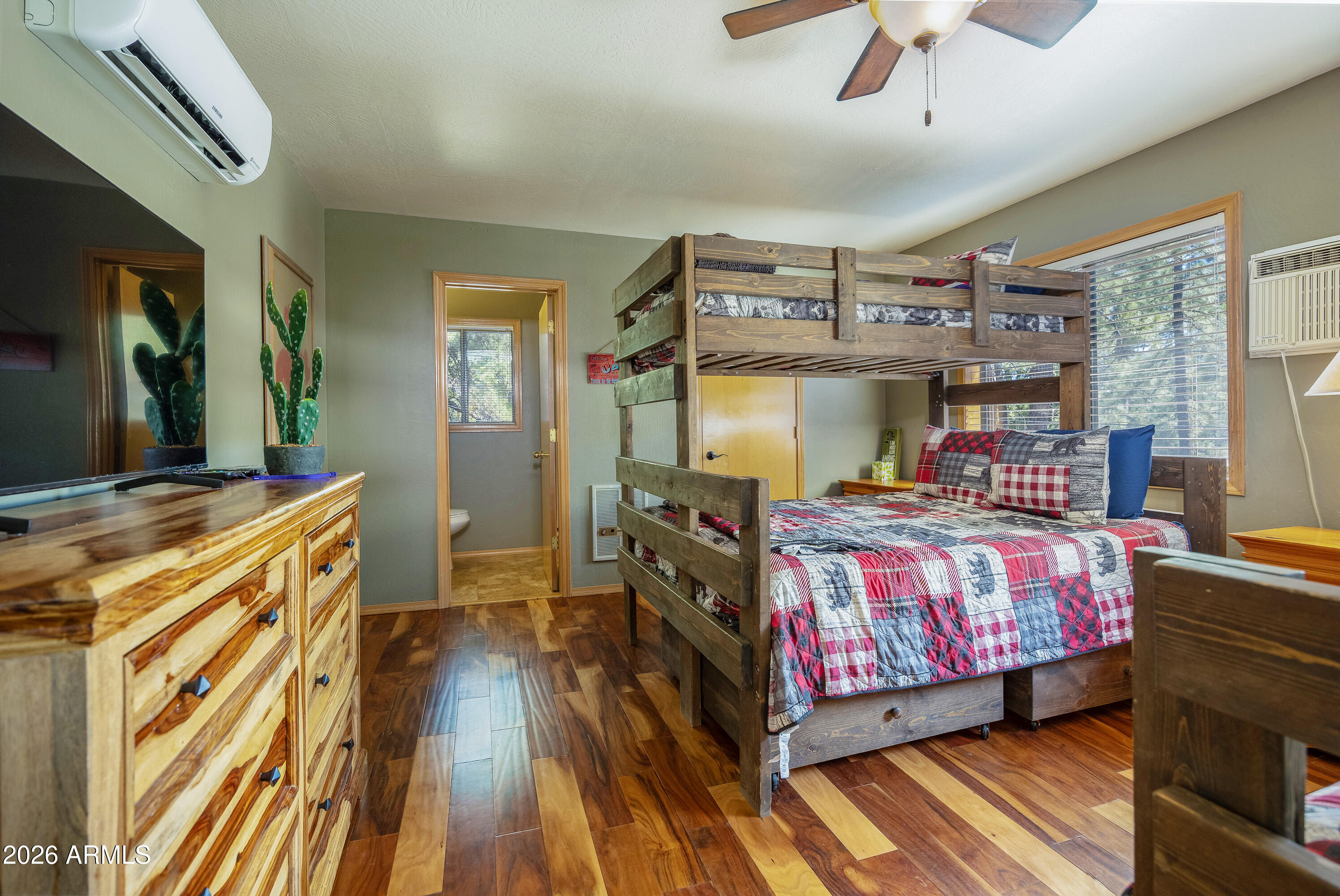 PINEWOOD 16 - Residential