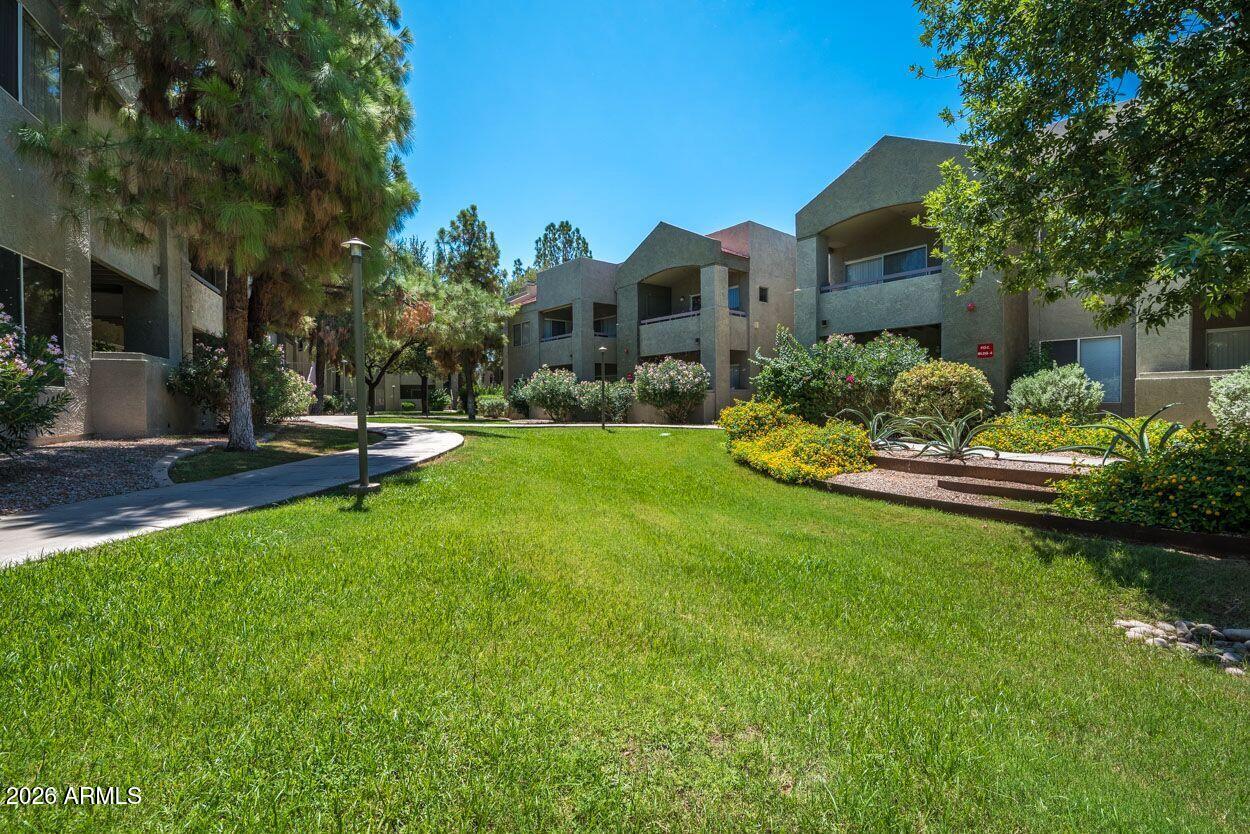 Nice newly renovated upper unit only 1 mile from downtown Gilbert.  This charming unit sits on a private side overlooking the greenbelt with no buildings off the private balcony. Fireplace. 2 bedrooms. 2 bathrooms. Master walk in closet and walk in glass shower. Master also has private sliding door to balcony. The kiltchen has stainless appliances and tons of cabinets.