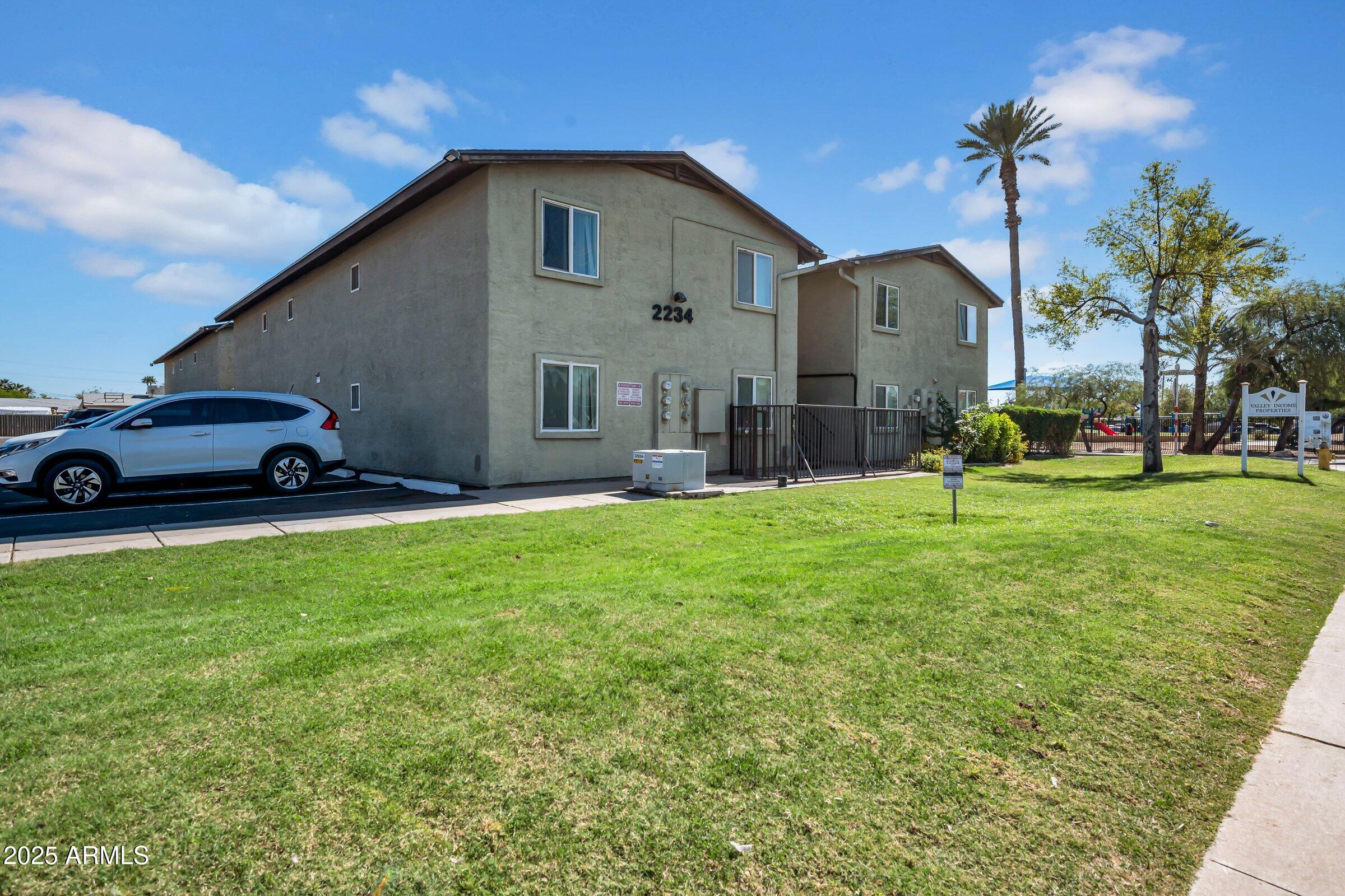 Hazelwood Apartments is a 24-unit garden-style community built in 1985 in Central Phoenix, featuring (8) one-bedroom and (16) two-bedroom units, all individually metered for electricity. Amenities include on-site laundry and 34 parking spaces.
Twenty-five percent of the units are subject to a HUD LURA through 2030, requiring income-qualified tenants and restricted rents, while the remaining units operate at market rates. Located near the light rail corridor, GCU, and major employment centers, the property benefits from infill development and strong rental demand. Light value-add potential exists through interior upgrades, enhanced curb appeal, and modernization of common areas, supporting long-term stability and operational upside.