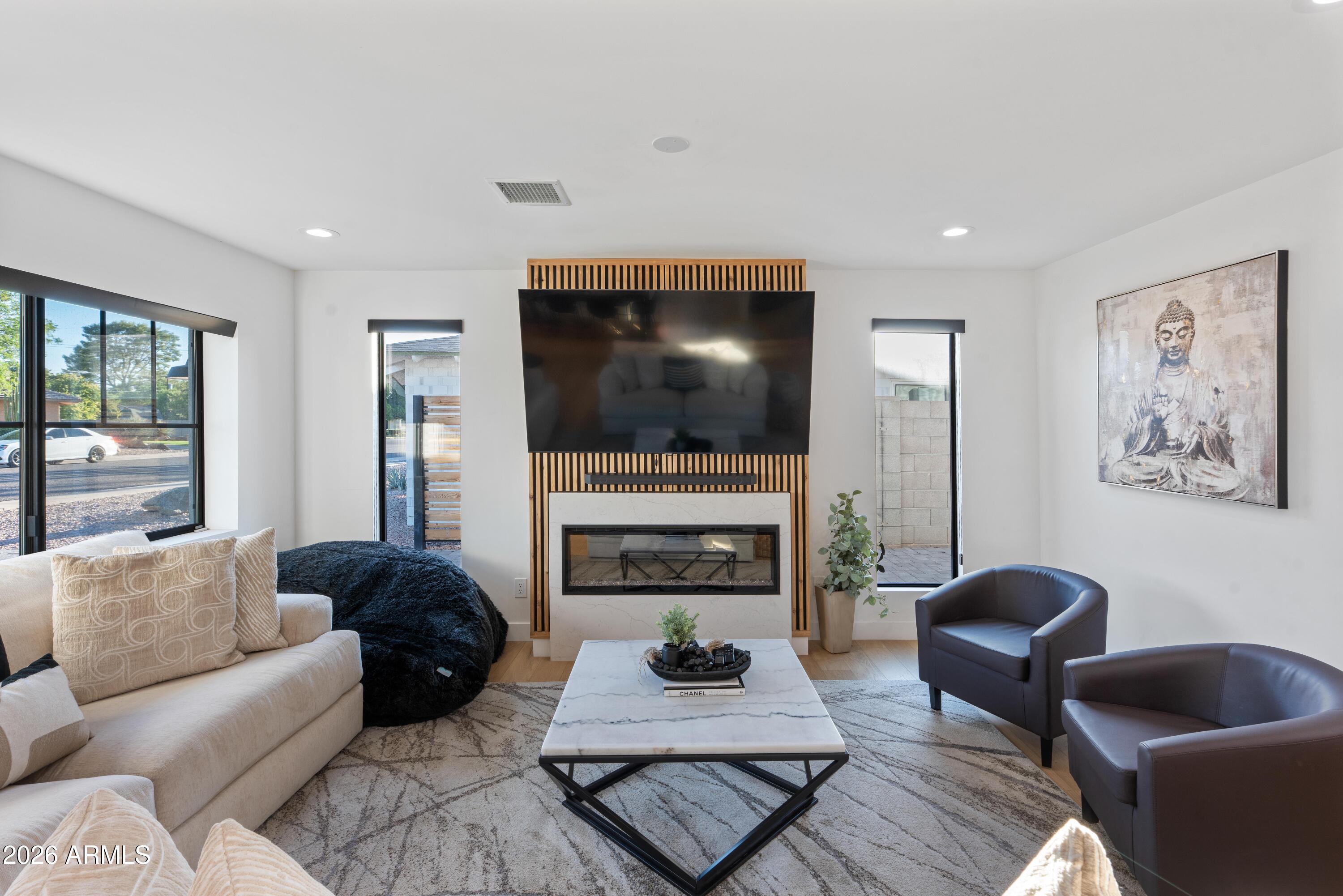 SCOTTSDALE ESTATES 14 LOTS 1845-1925 - Residential Lease