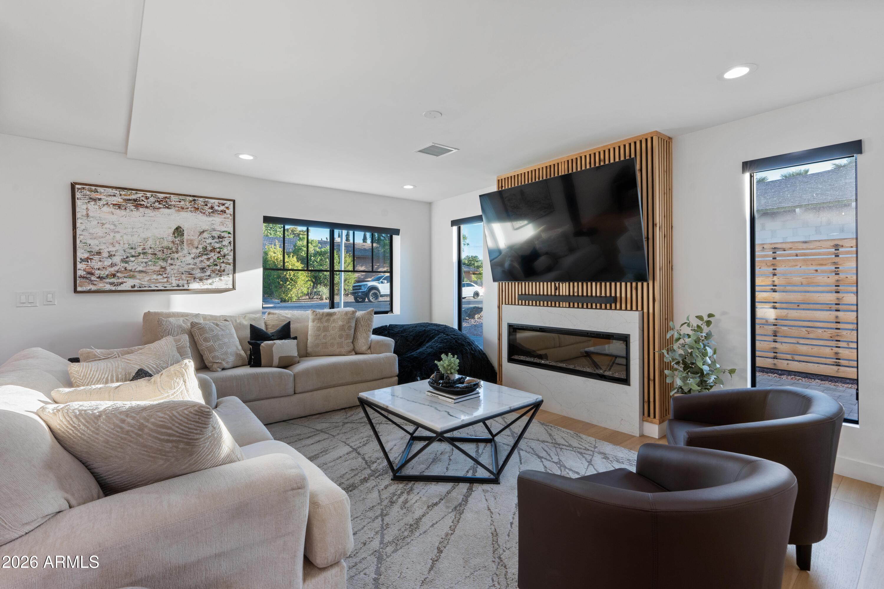 SCOTTSDALE ESTATES 14 LOTS 1845-1925 - Residential Lease