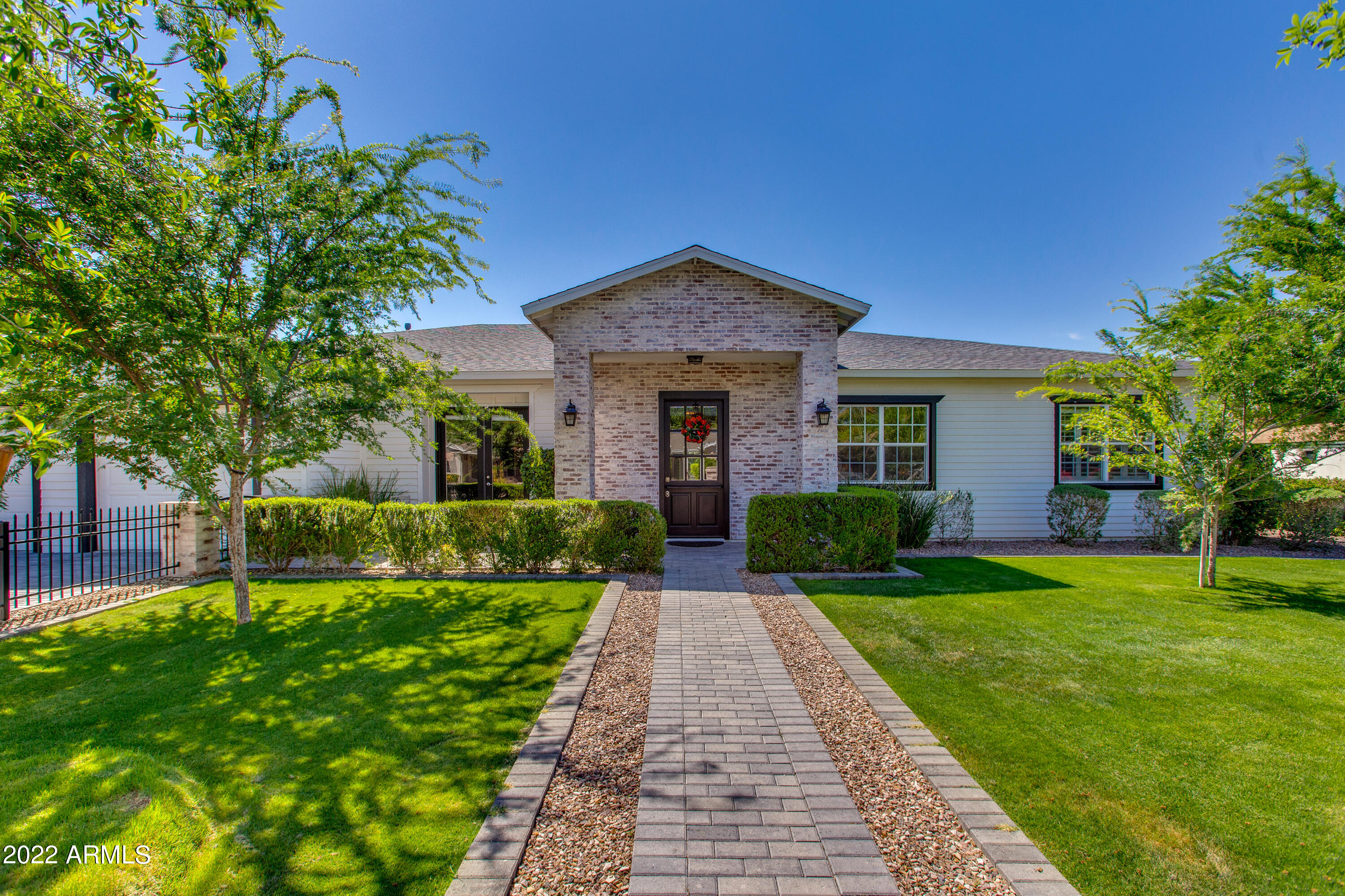 CAMELBACK VILLA - Residential