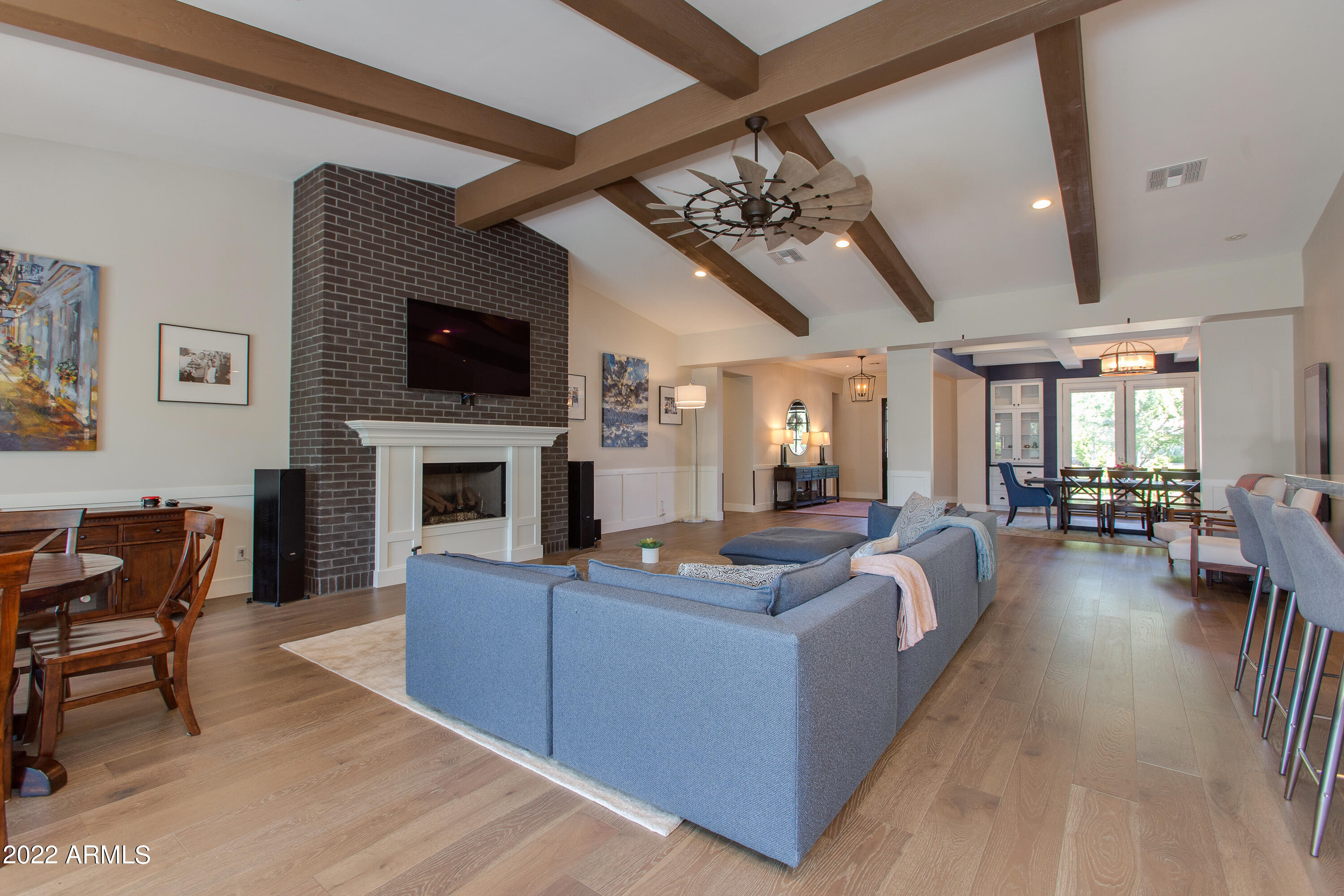 CAMELBACK VILLA - Residential