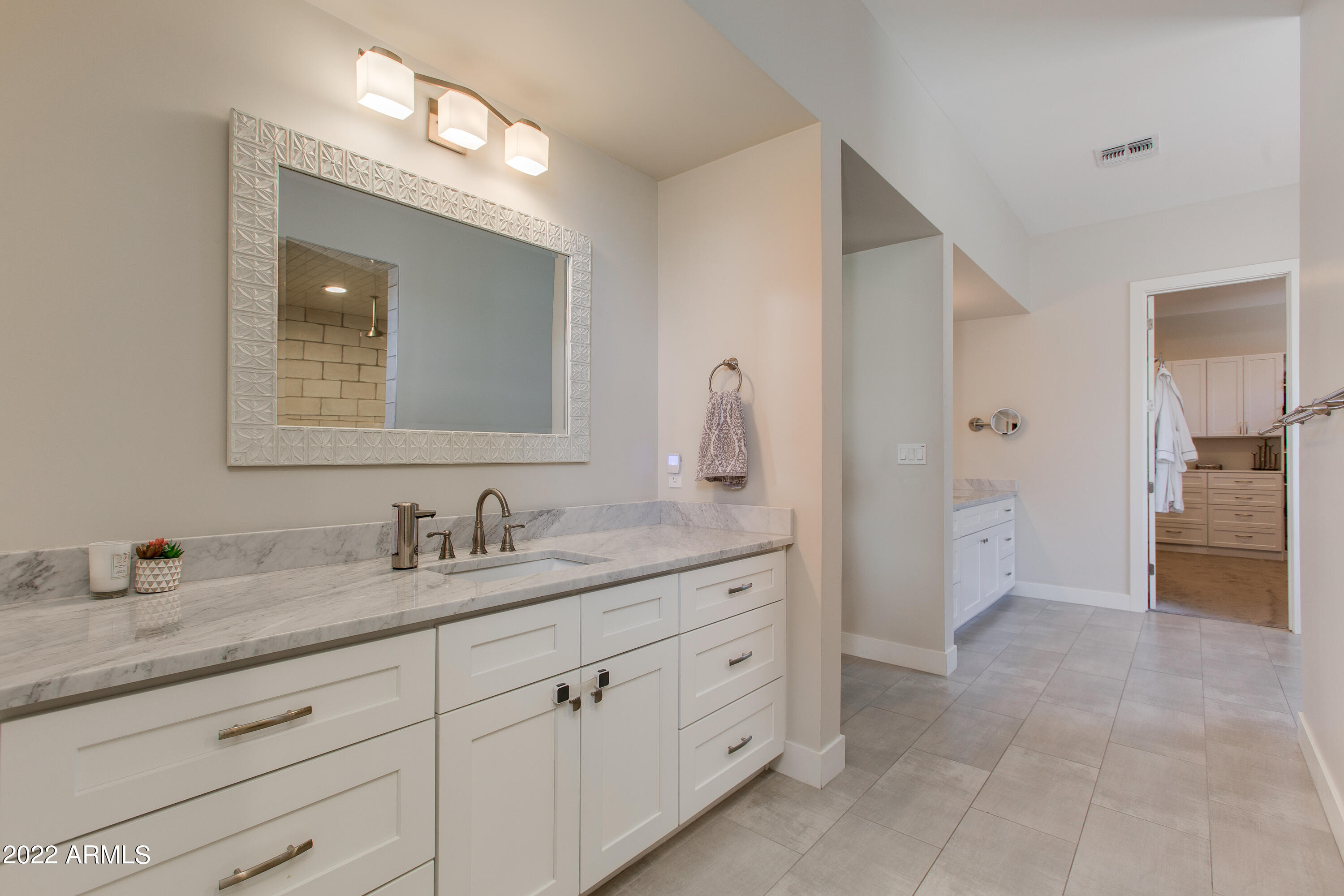 CAMELBACK VILLA - Residential