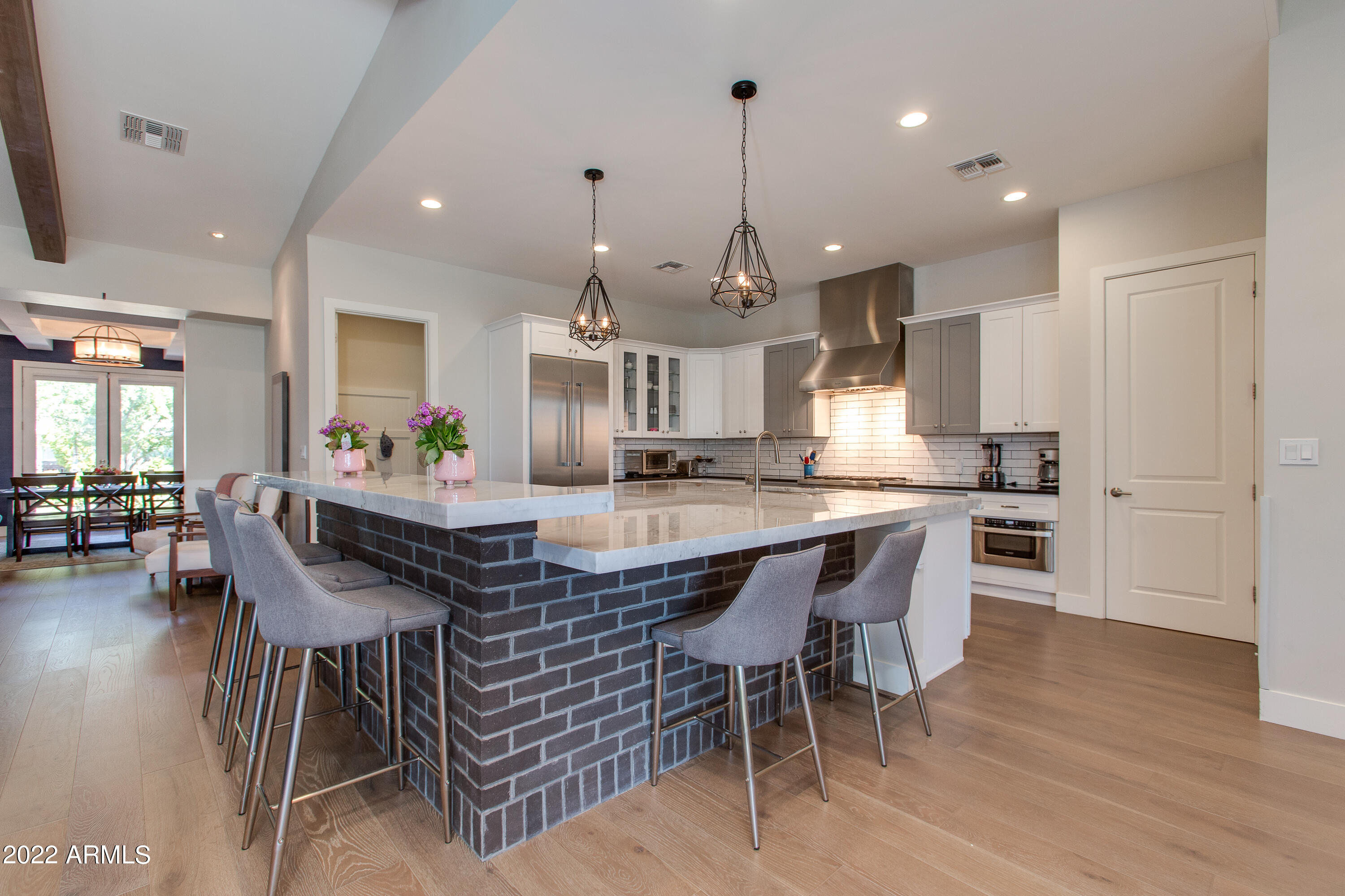 CAMELBACK VILLA - Residential