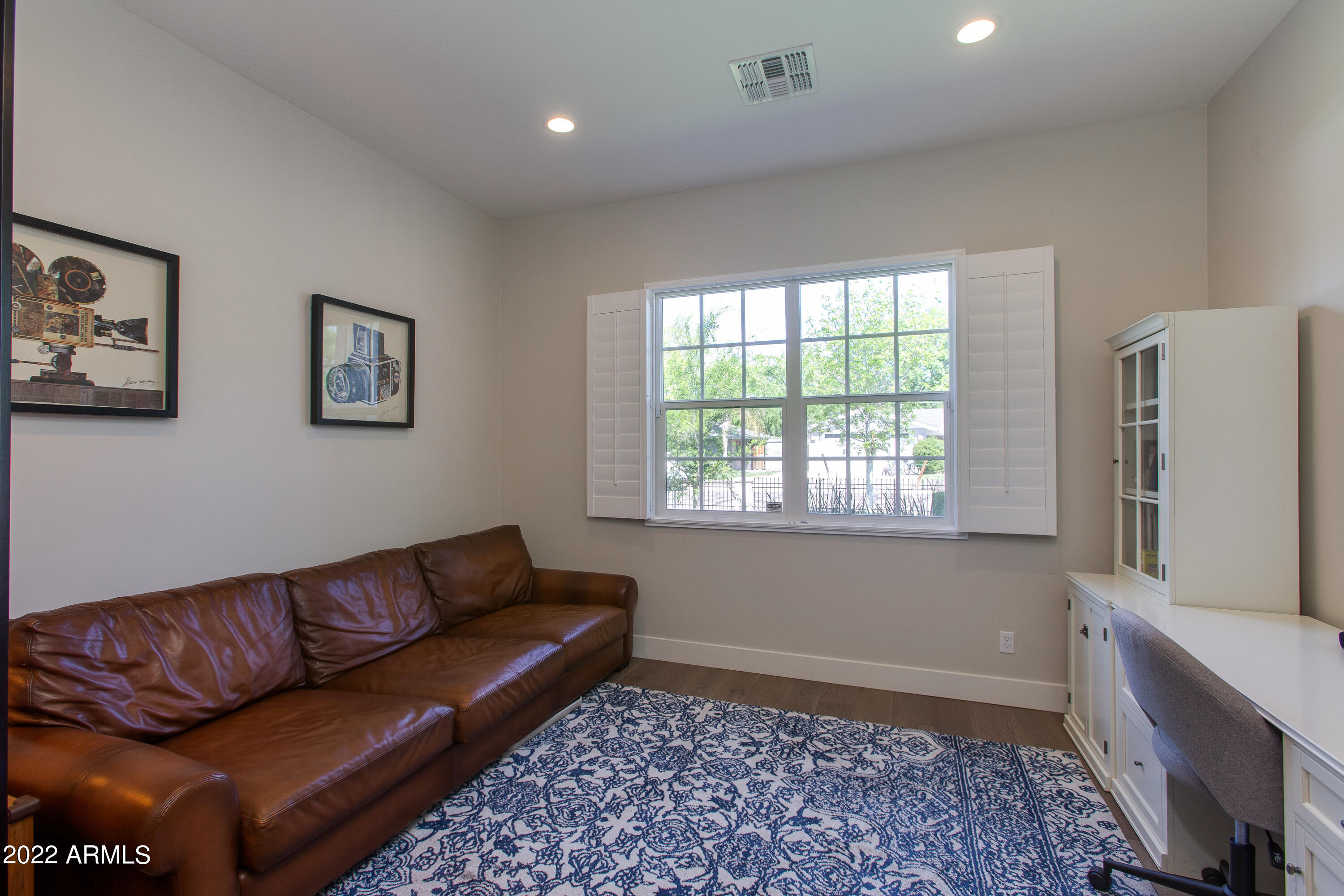CAMELBACK VILLA - Residential