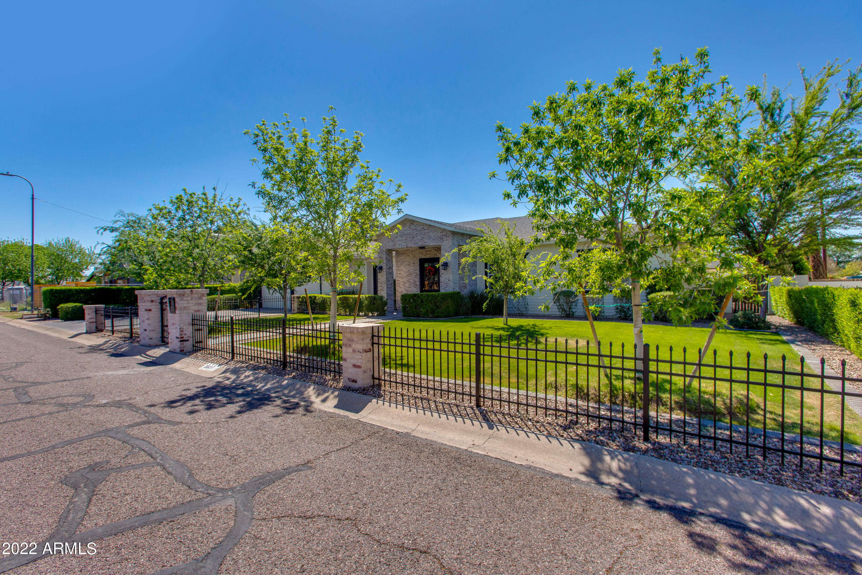 CAMELBACK VILLA - Residential