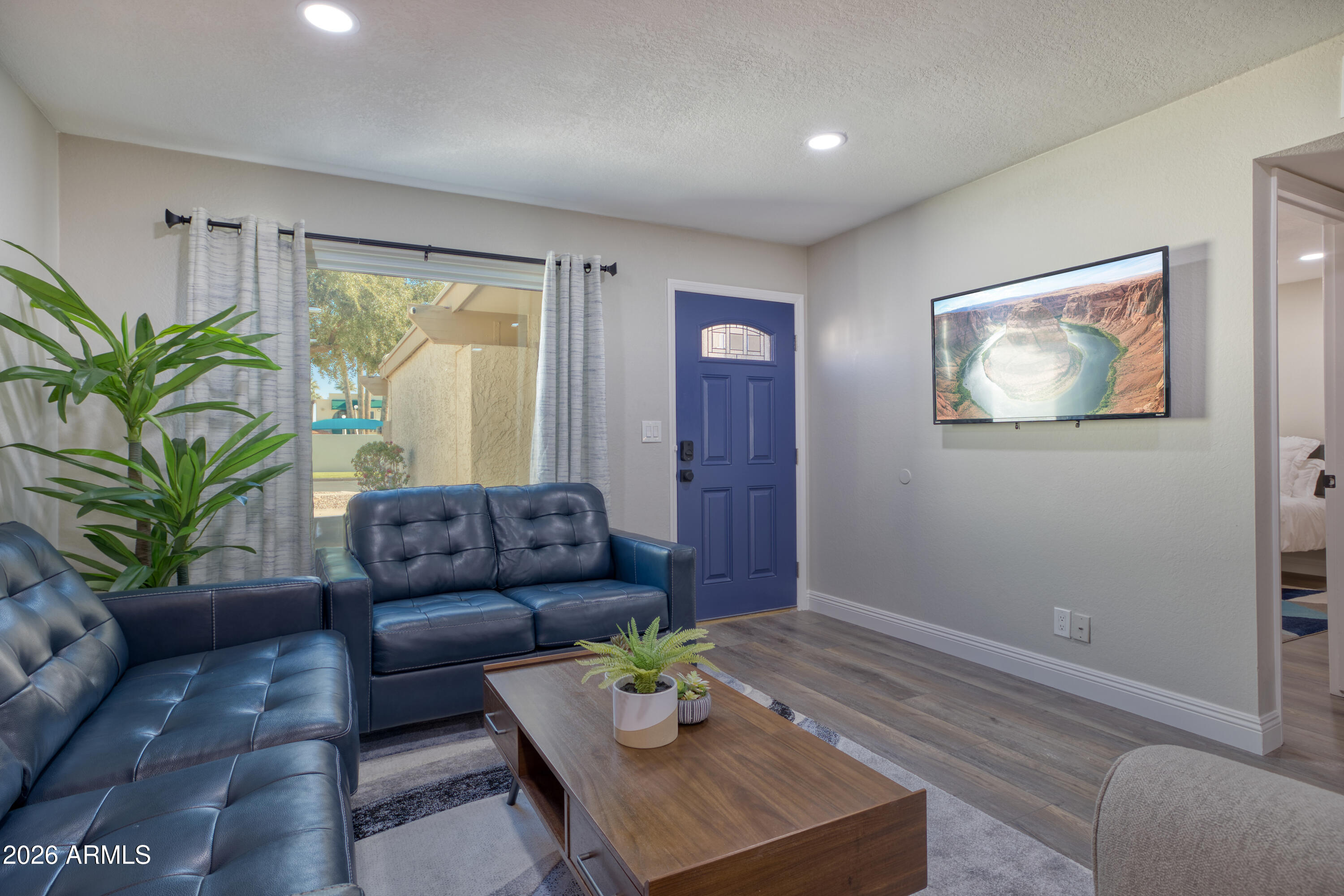 LA CASA LINDA CONDOMINIUM - Residential