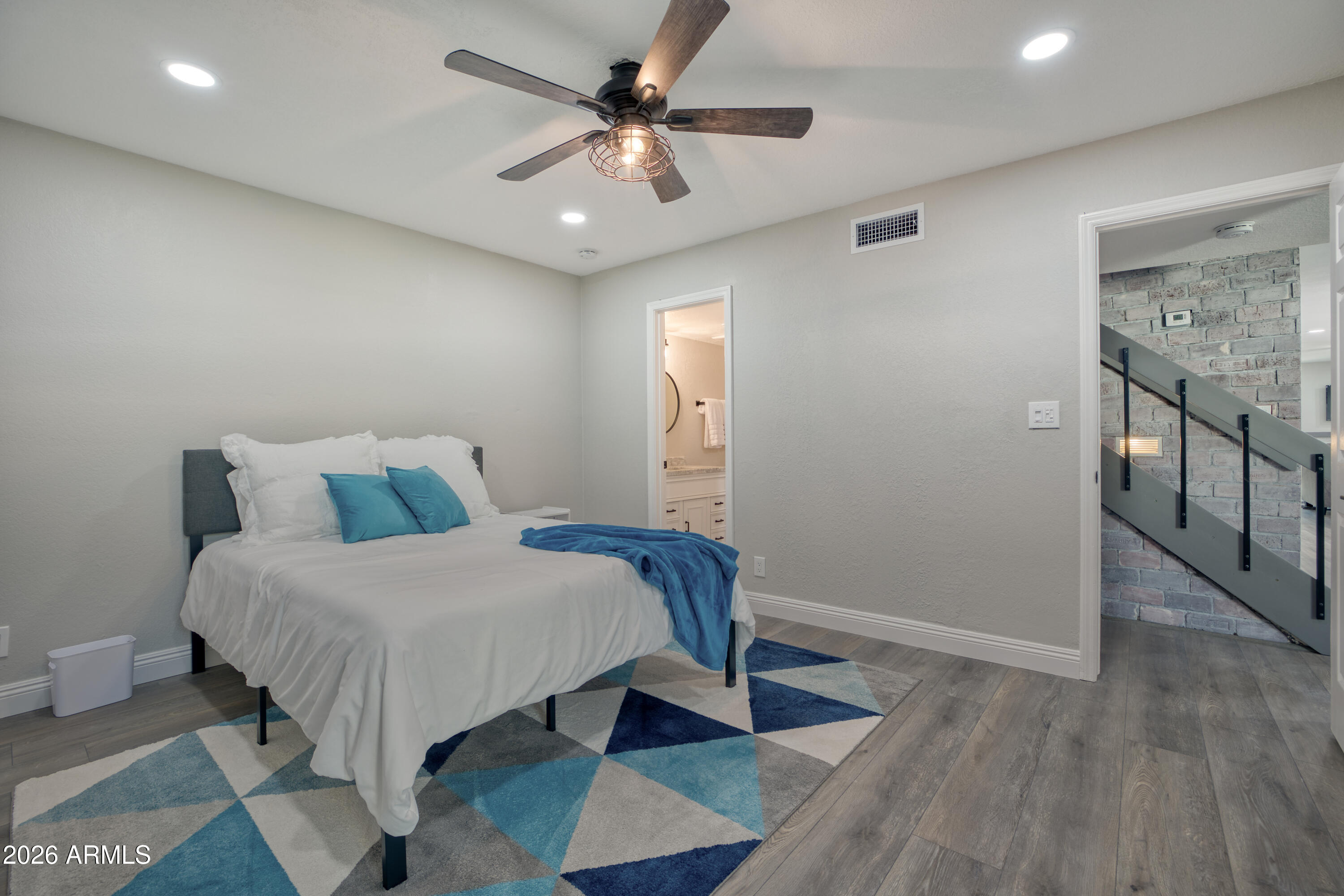 LA CASA LINDA CONDOMINIUM - Residential