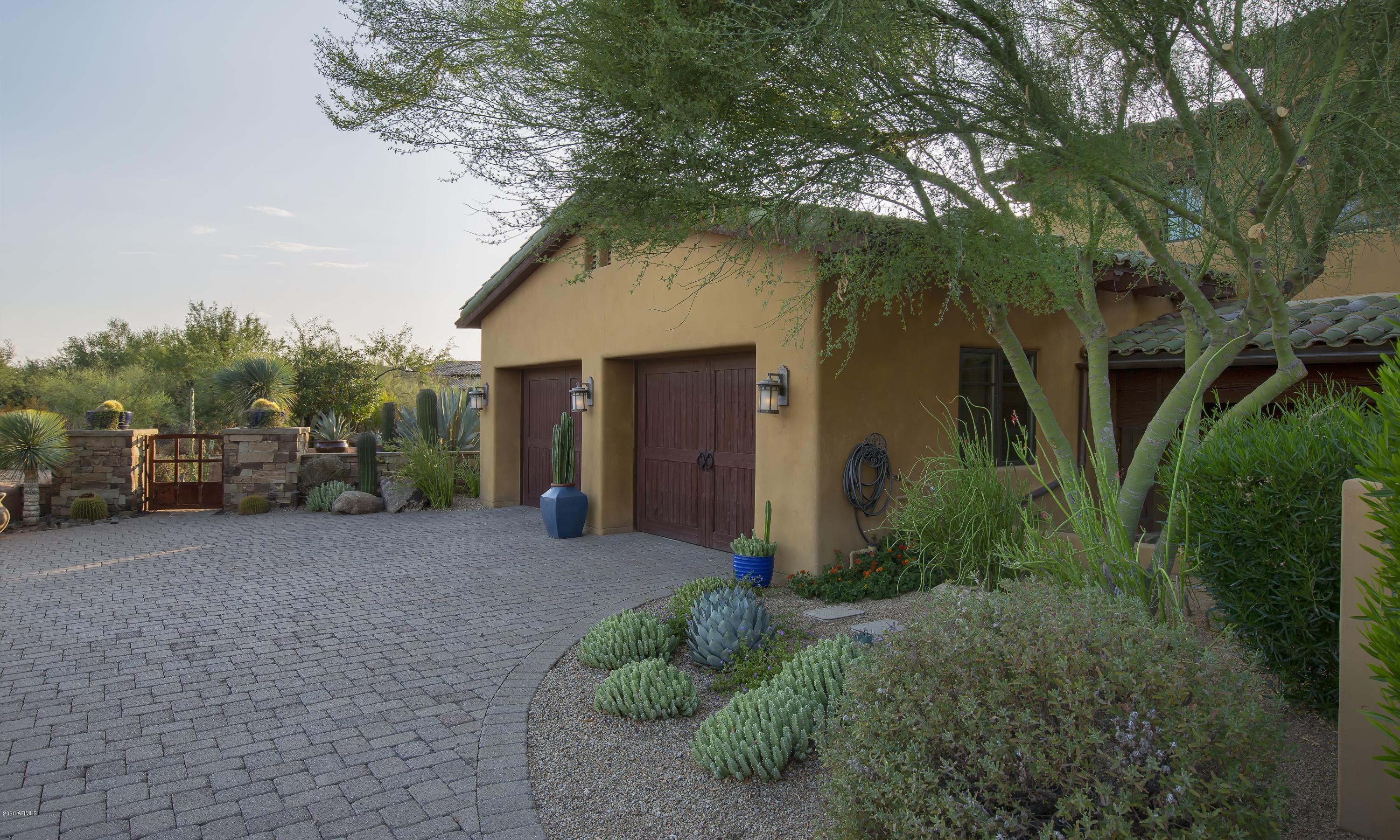 WHISPER ROCK - Residential