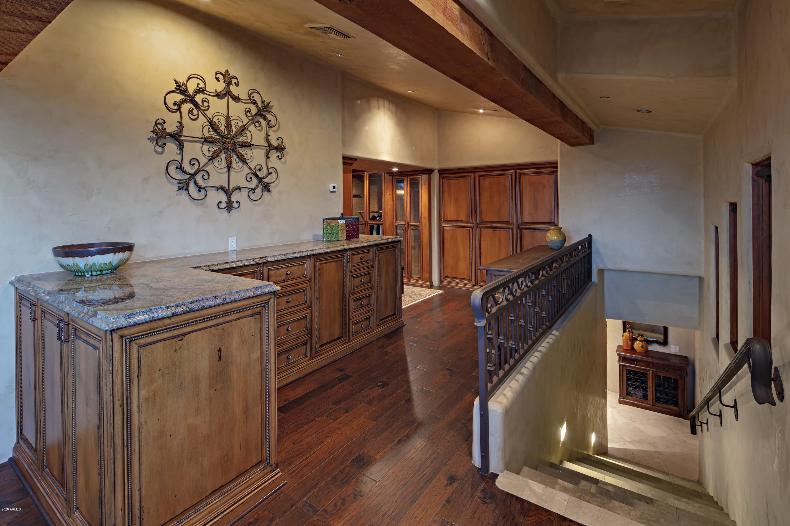 WHISPER ROCK - Residential