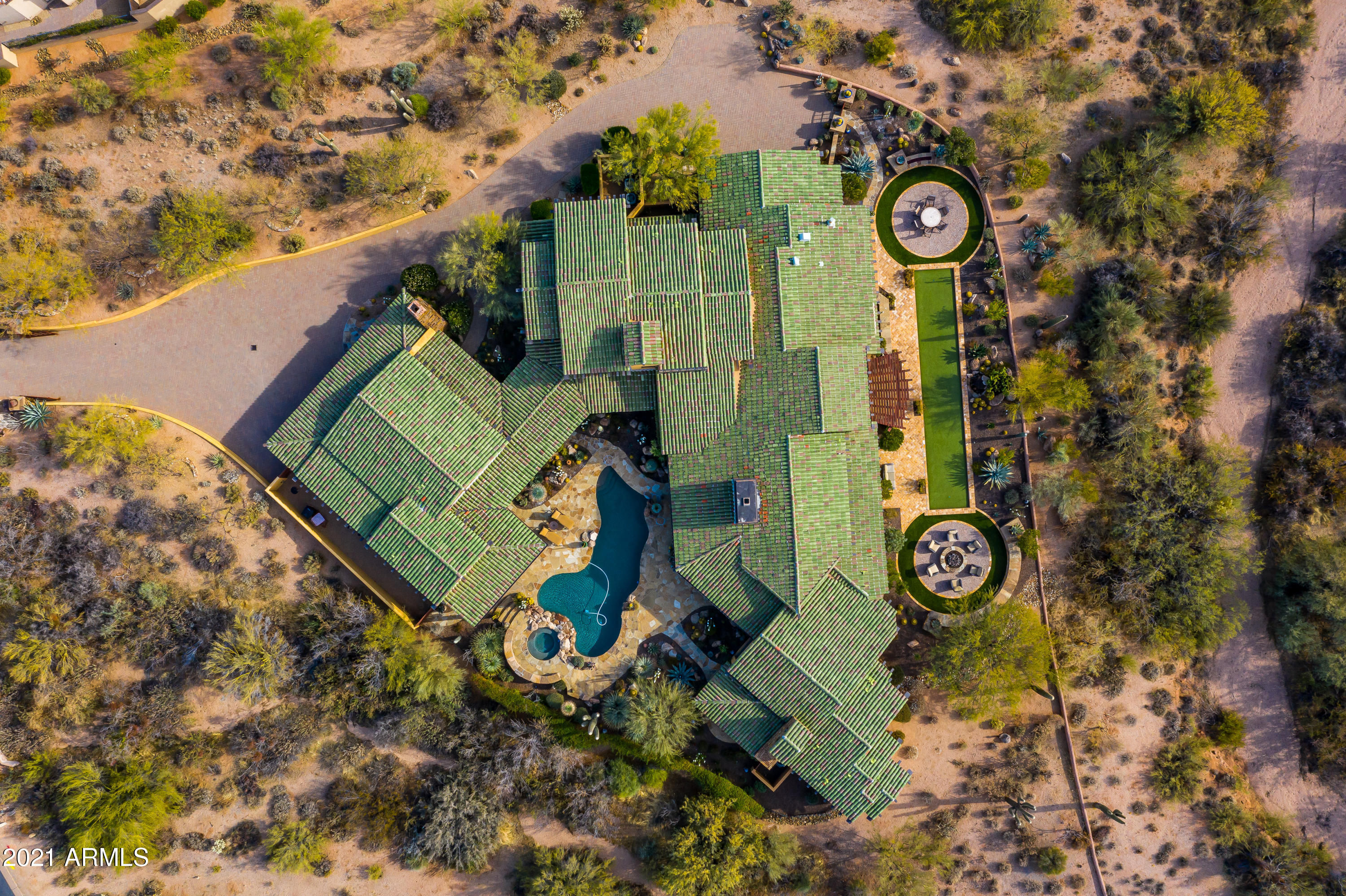 WHISPER ROCK - Residential