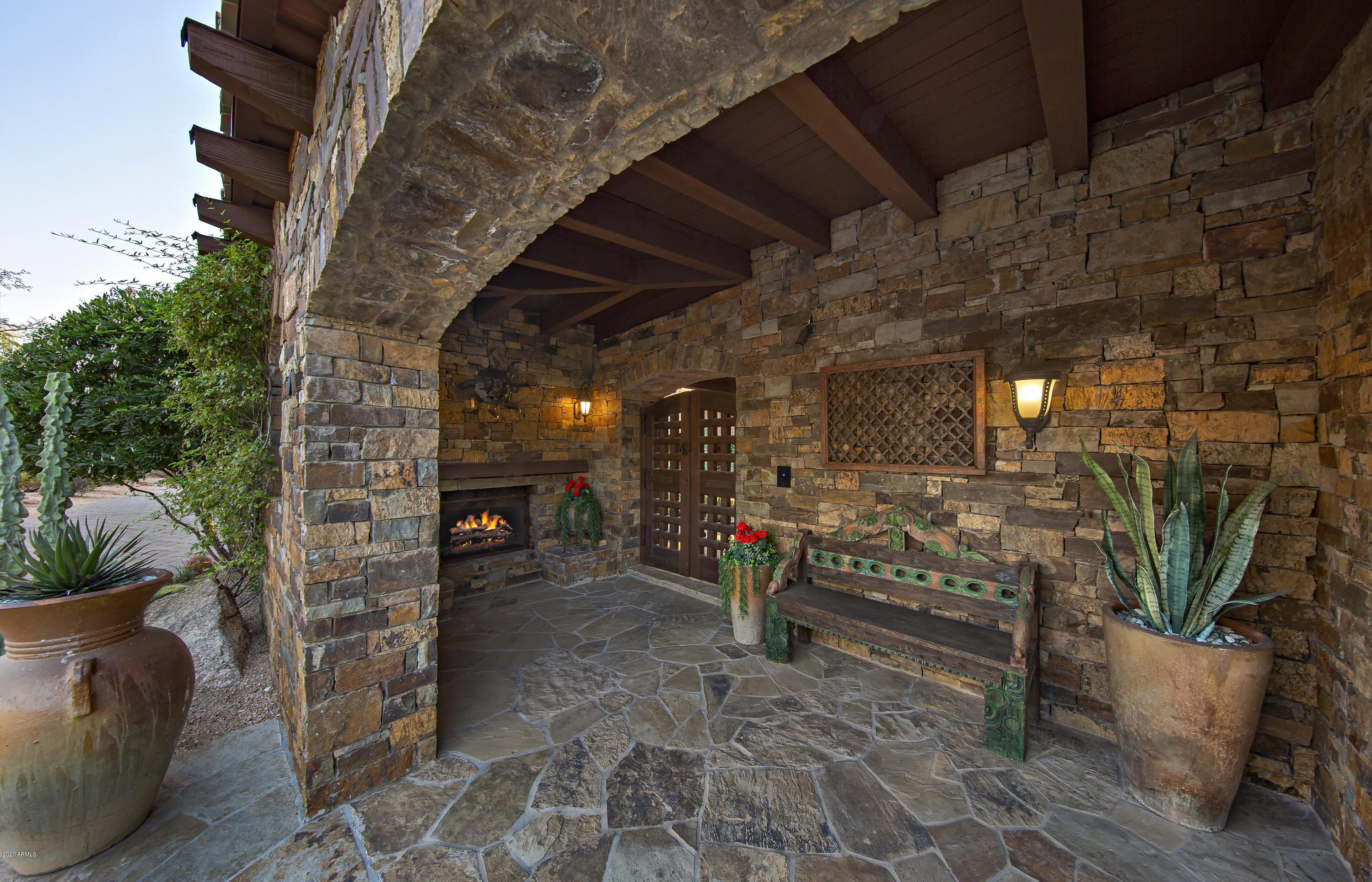 WHISPER ROCK - Residential