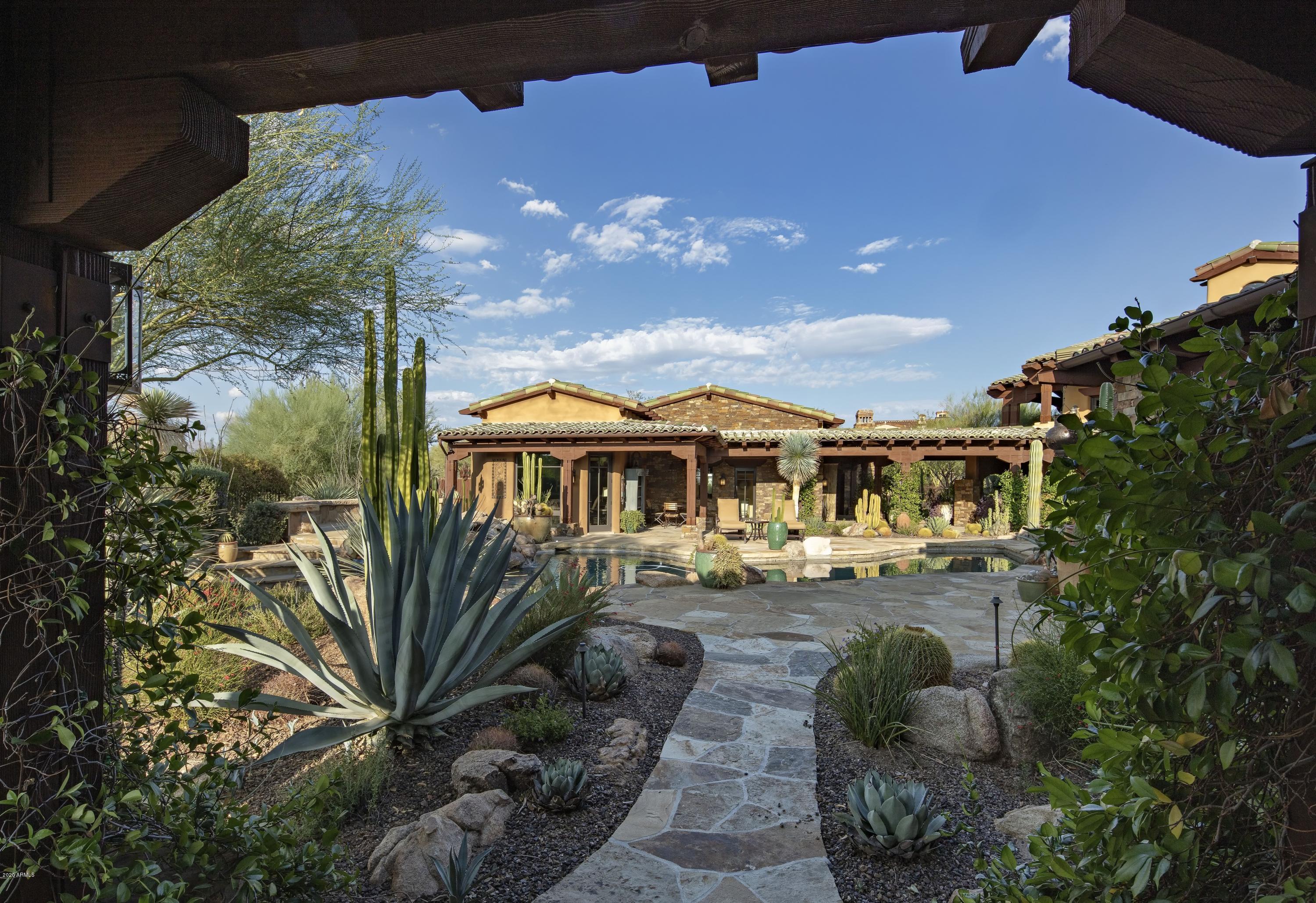 WHISPER ROCK - Residential