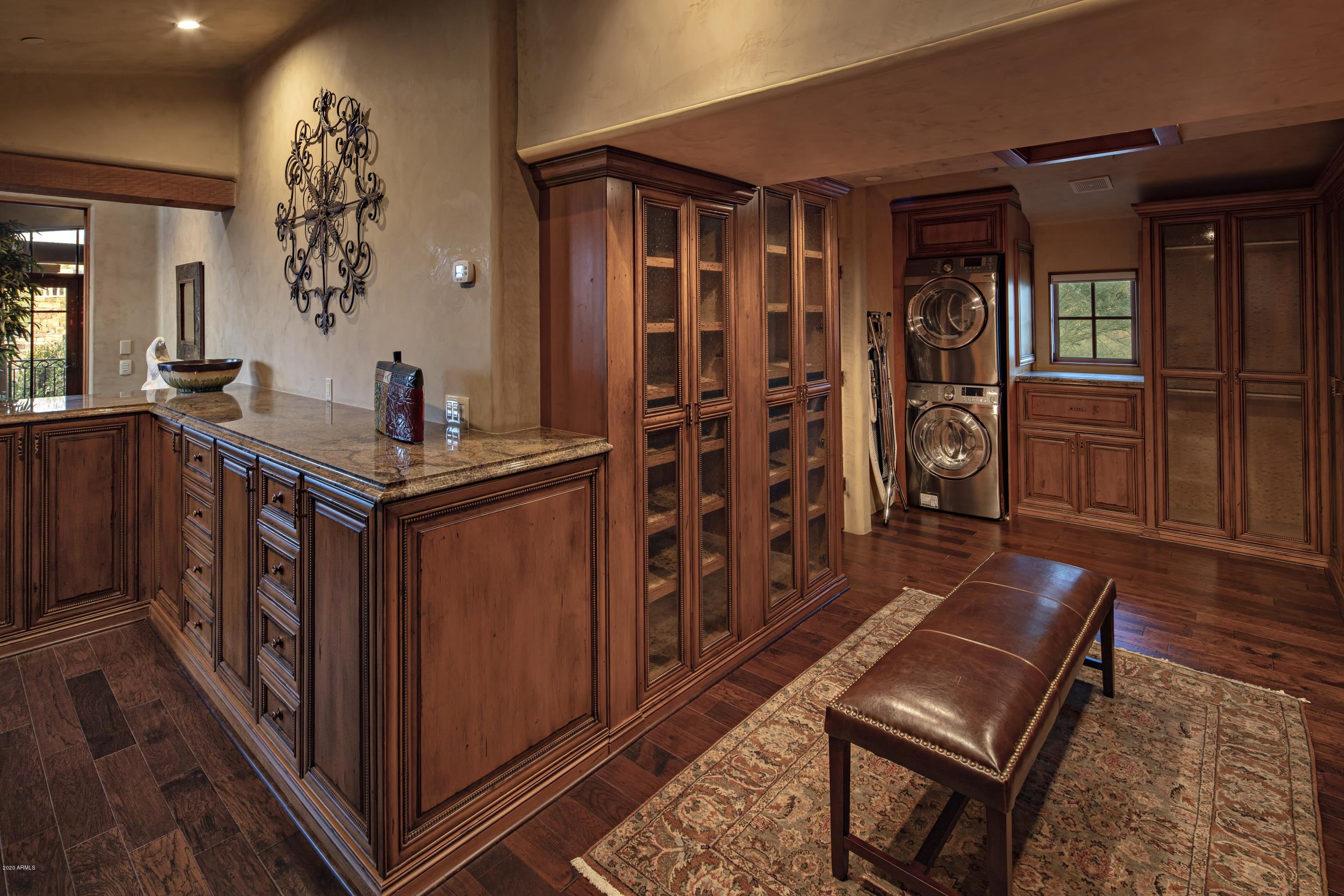 WHISPER ROCK - Residential