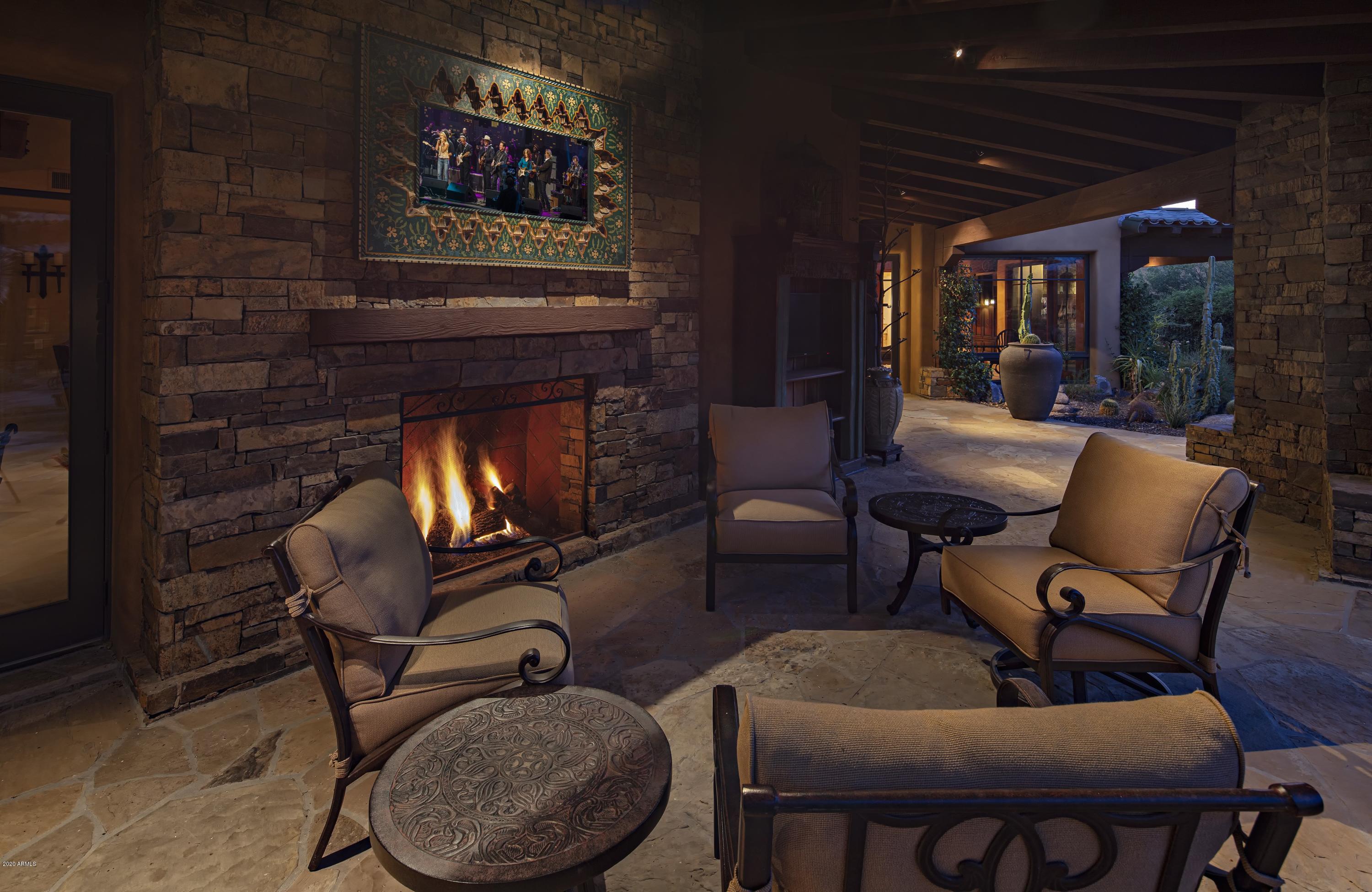WHISPER ROCK - Residential