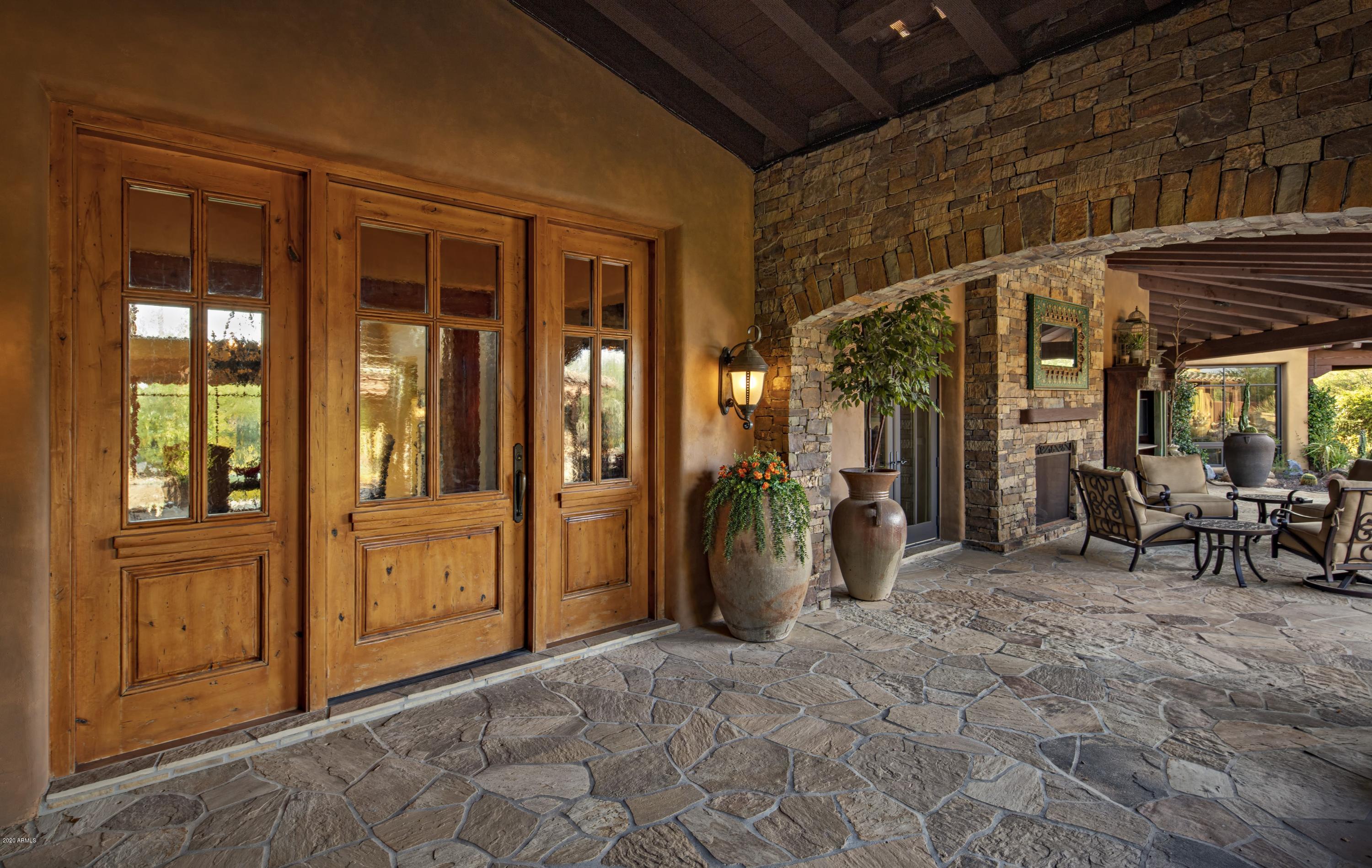 WHISPER ROCK - Residential