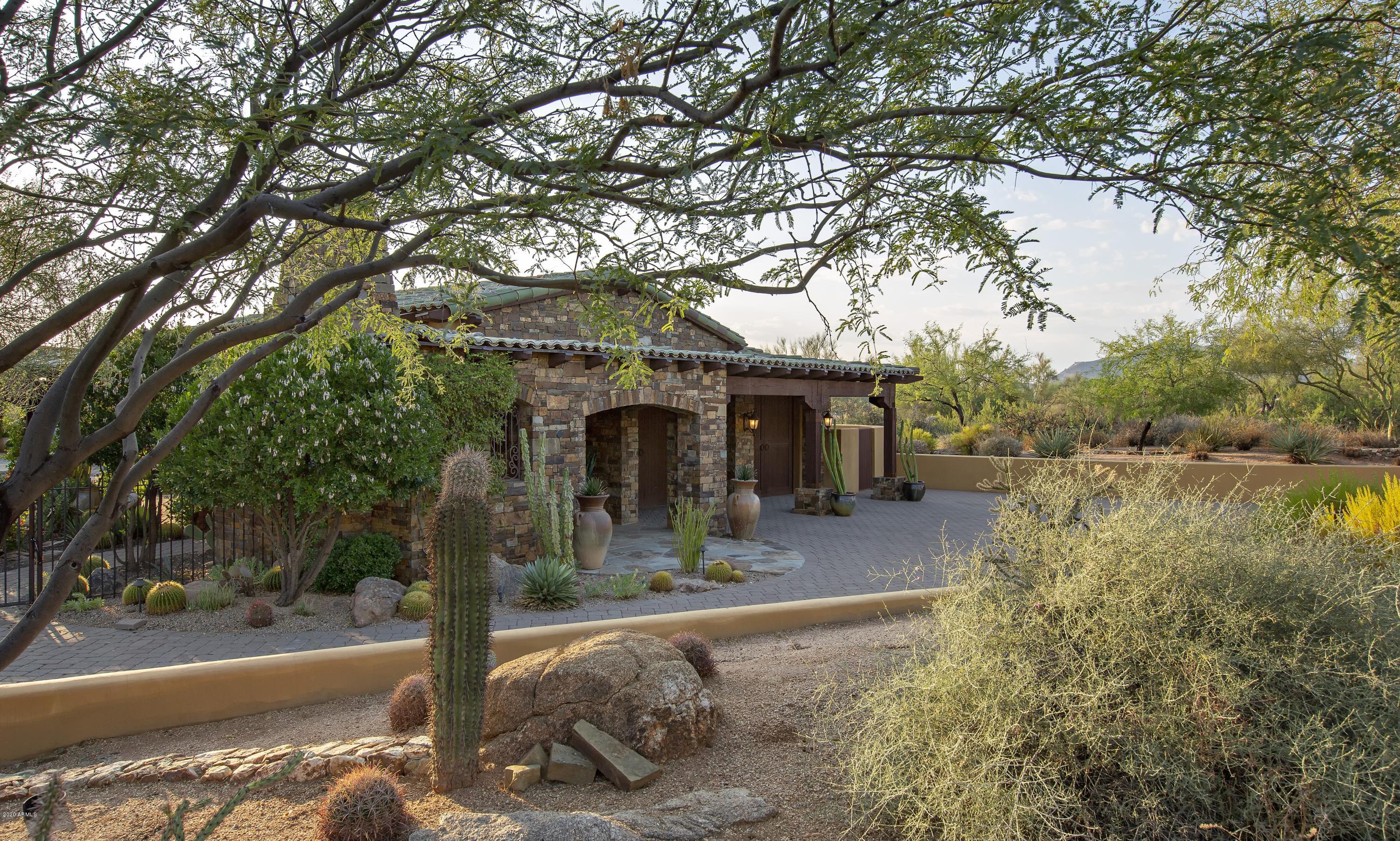 WHISPER ROCK - Residential
