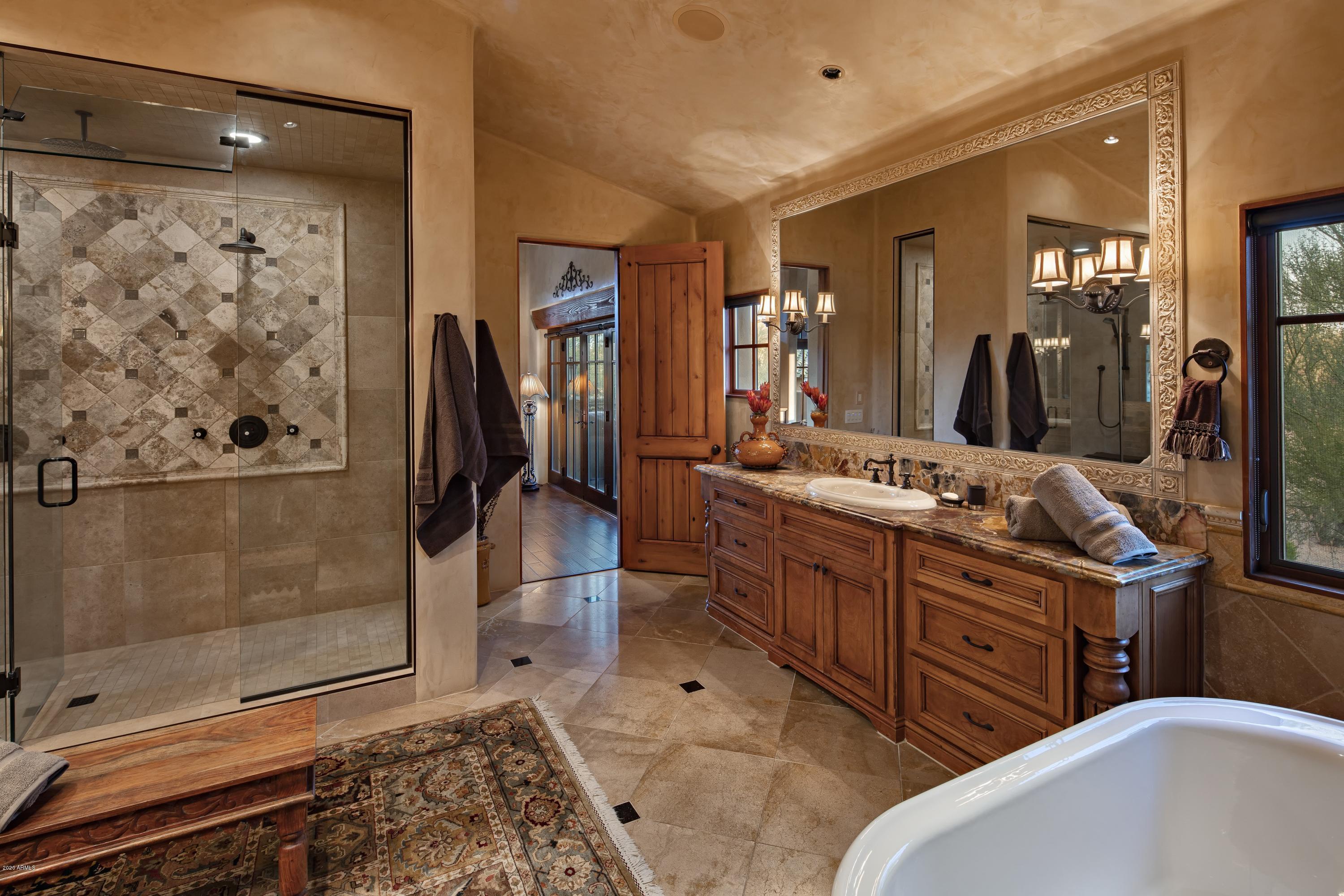WHISPER ROCK - Residential