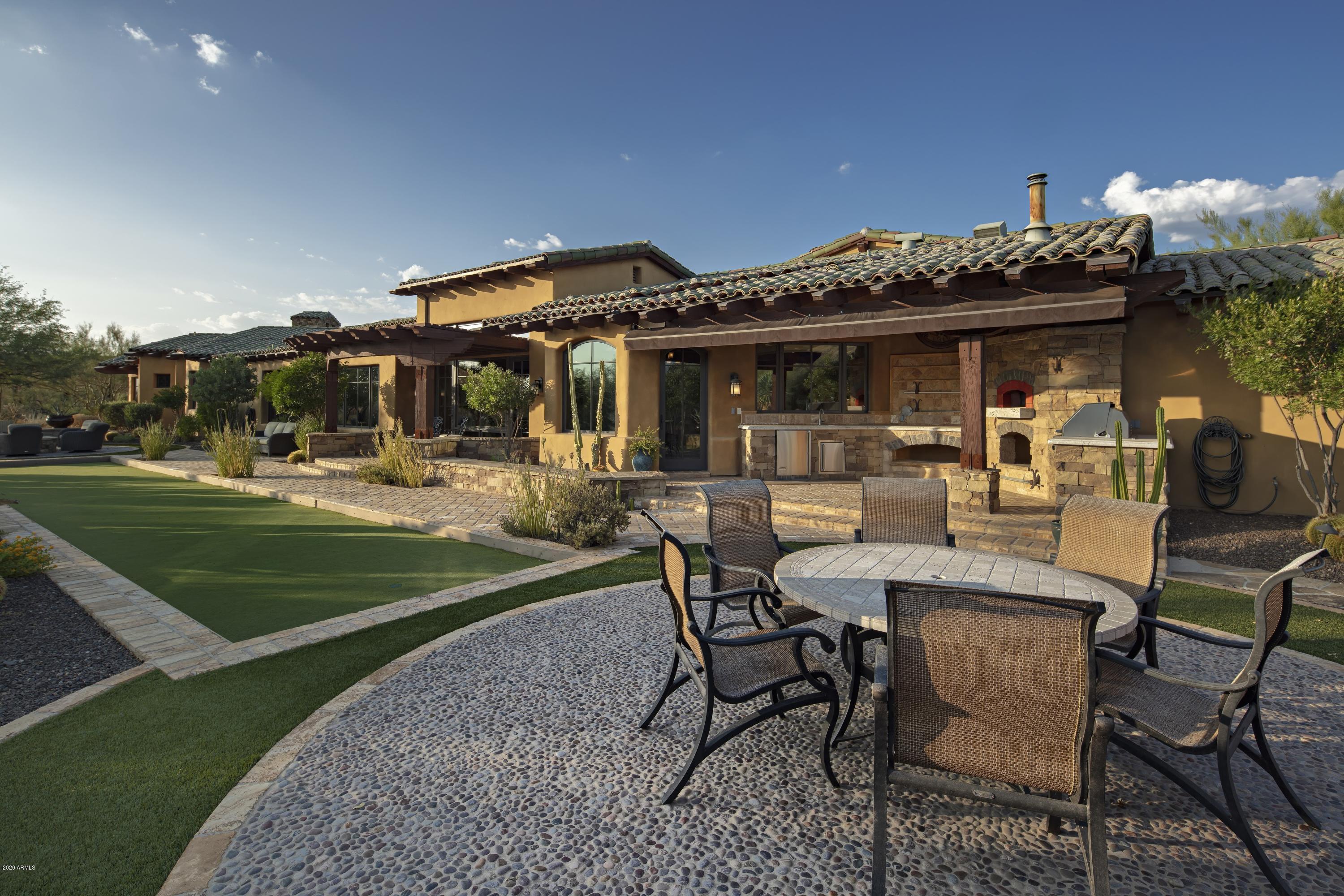 WHISPER ROCK - Residential