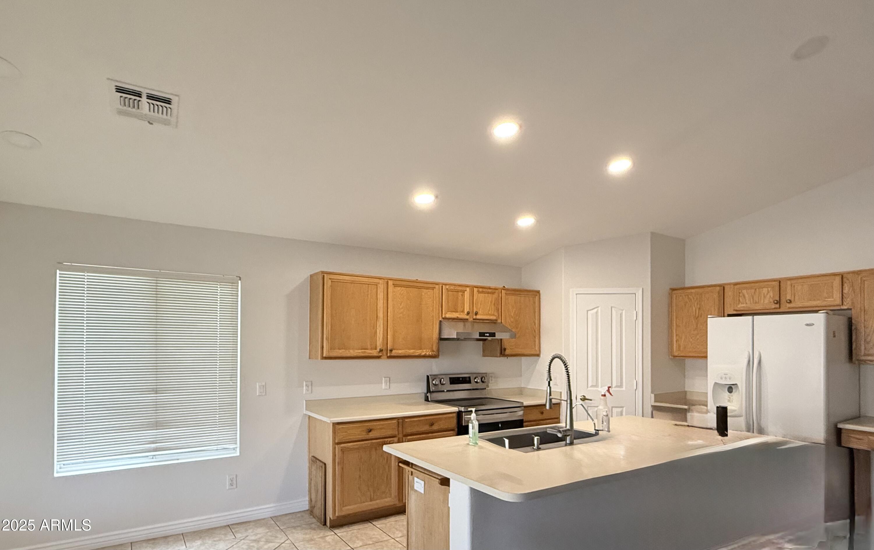 DAVE BROWN UTOPIA - Residential Lease