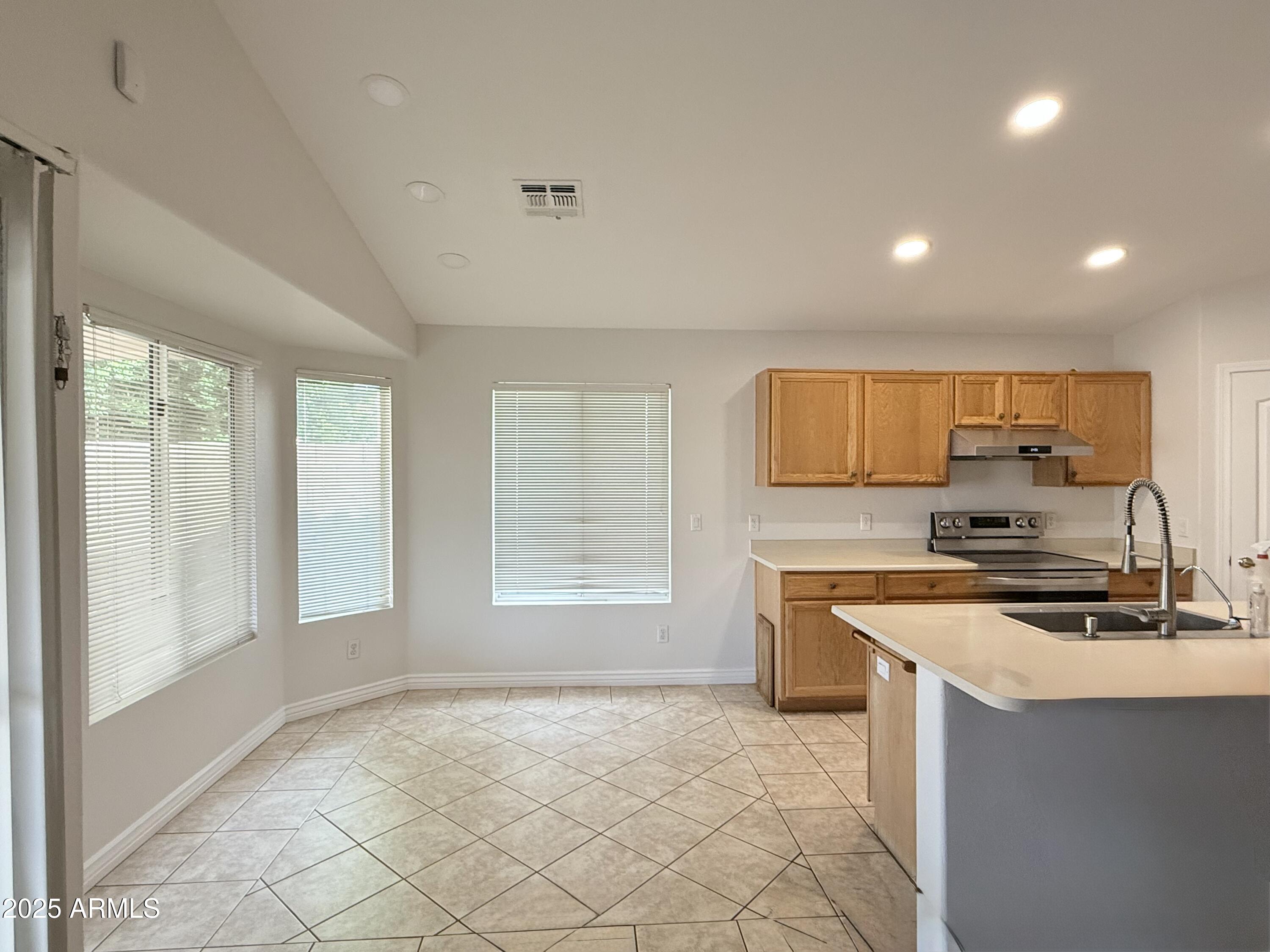 DAVE BROWN UTOPIA - Residential Lease