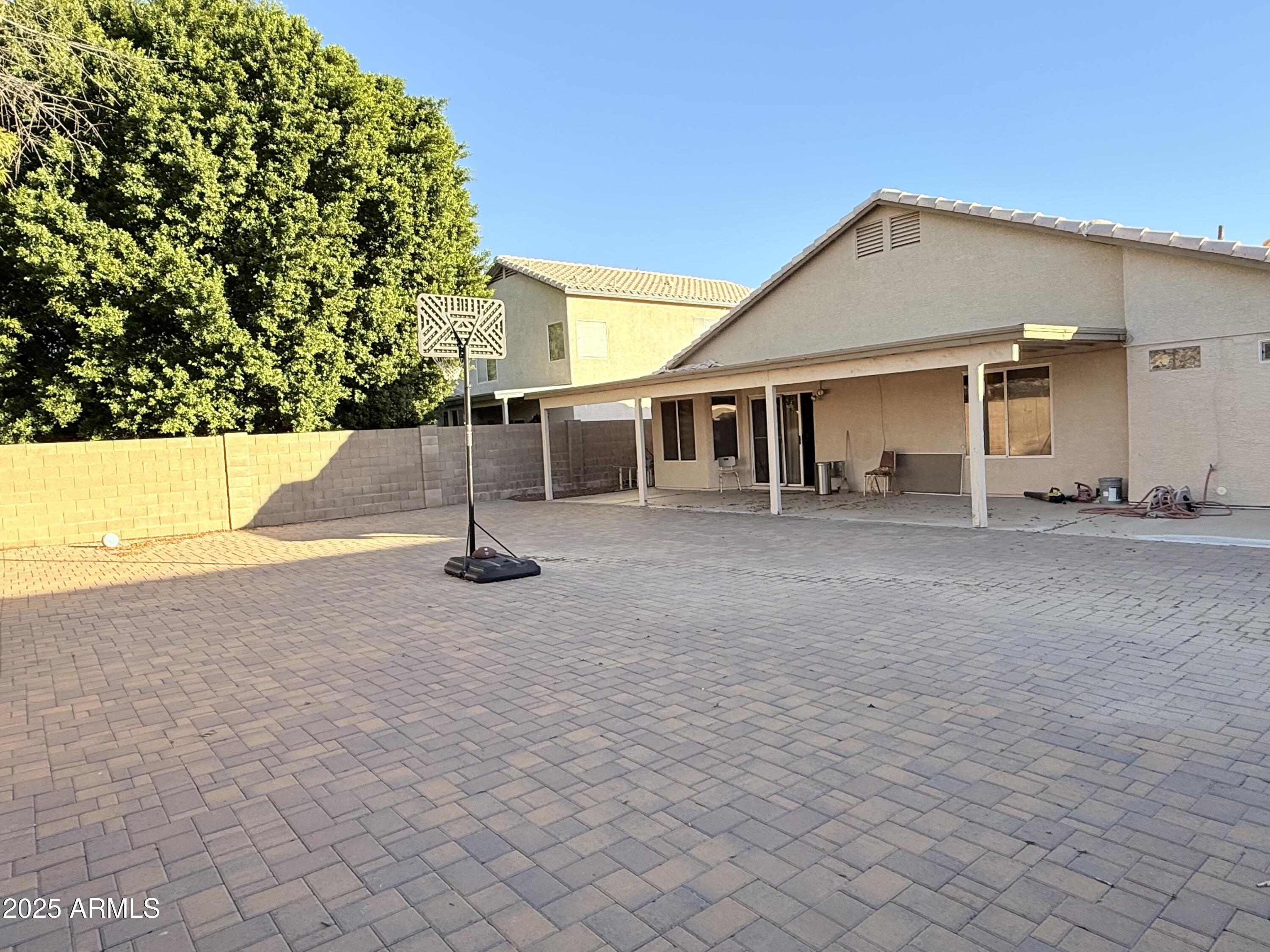 DAVE BROWN UTOPIA - Residential Lease