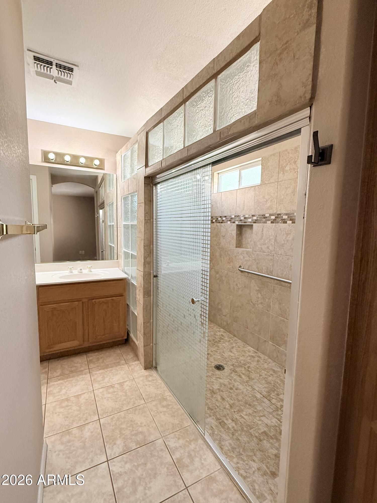 DAVE BROWN UTOPIA - Residential Lease
