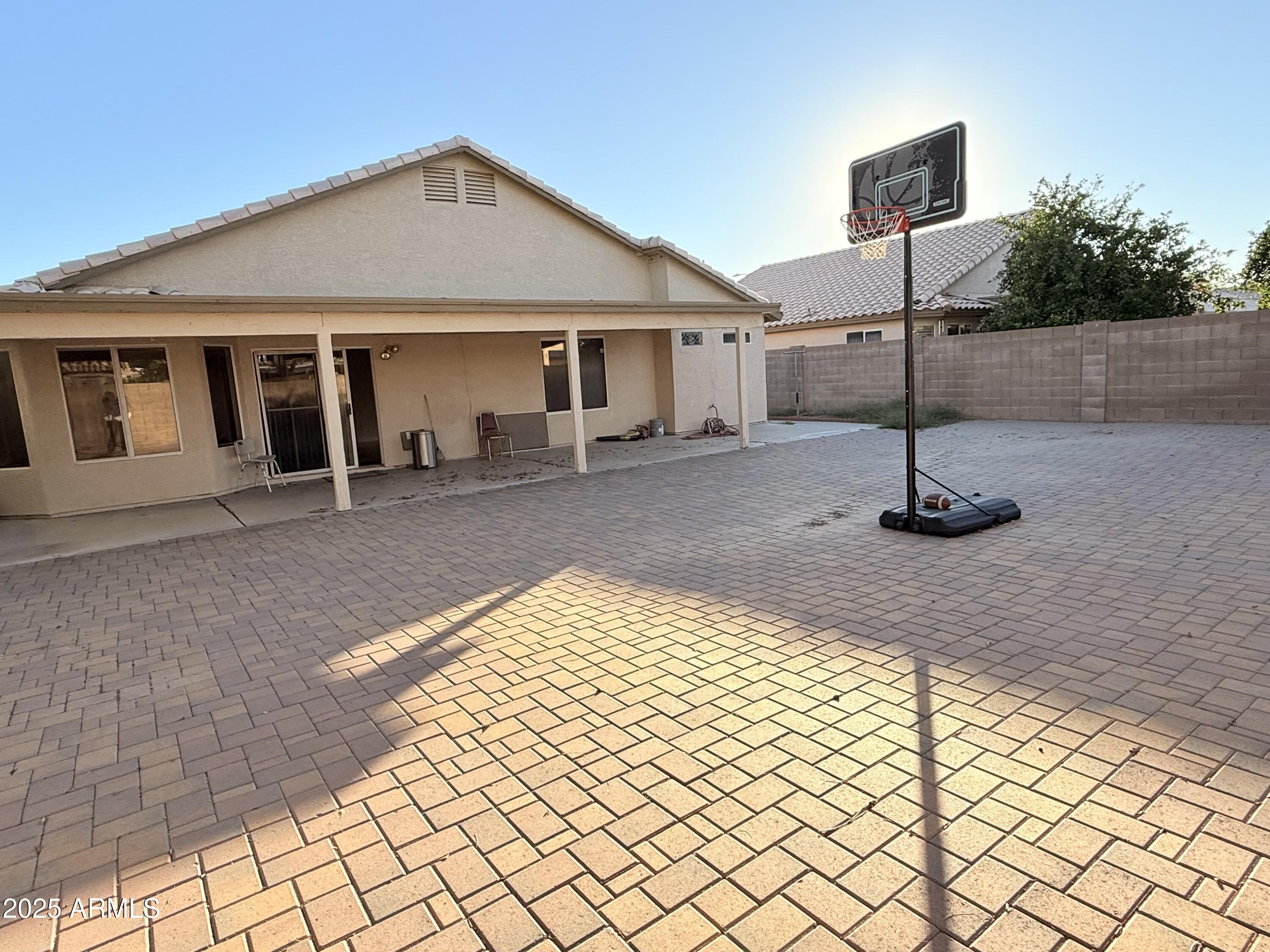 DAVE BROWN UTOPIA - Residential Lease