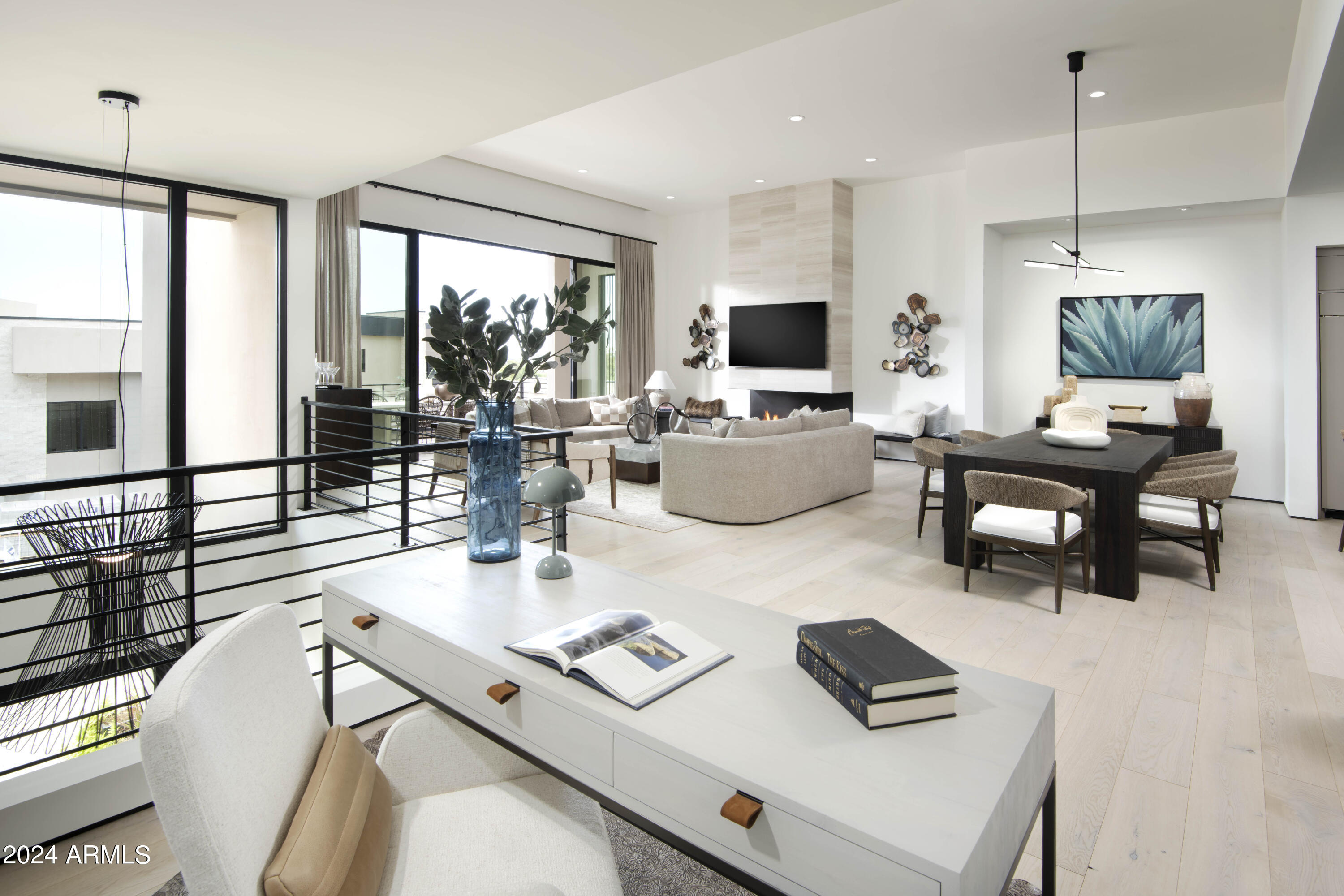 PHOENICIAN - Residential