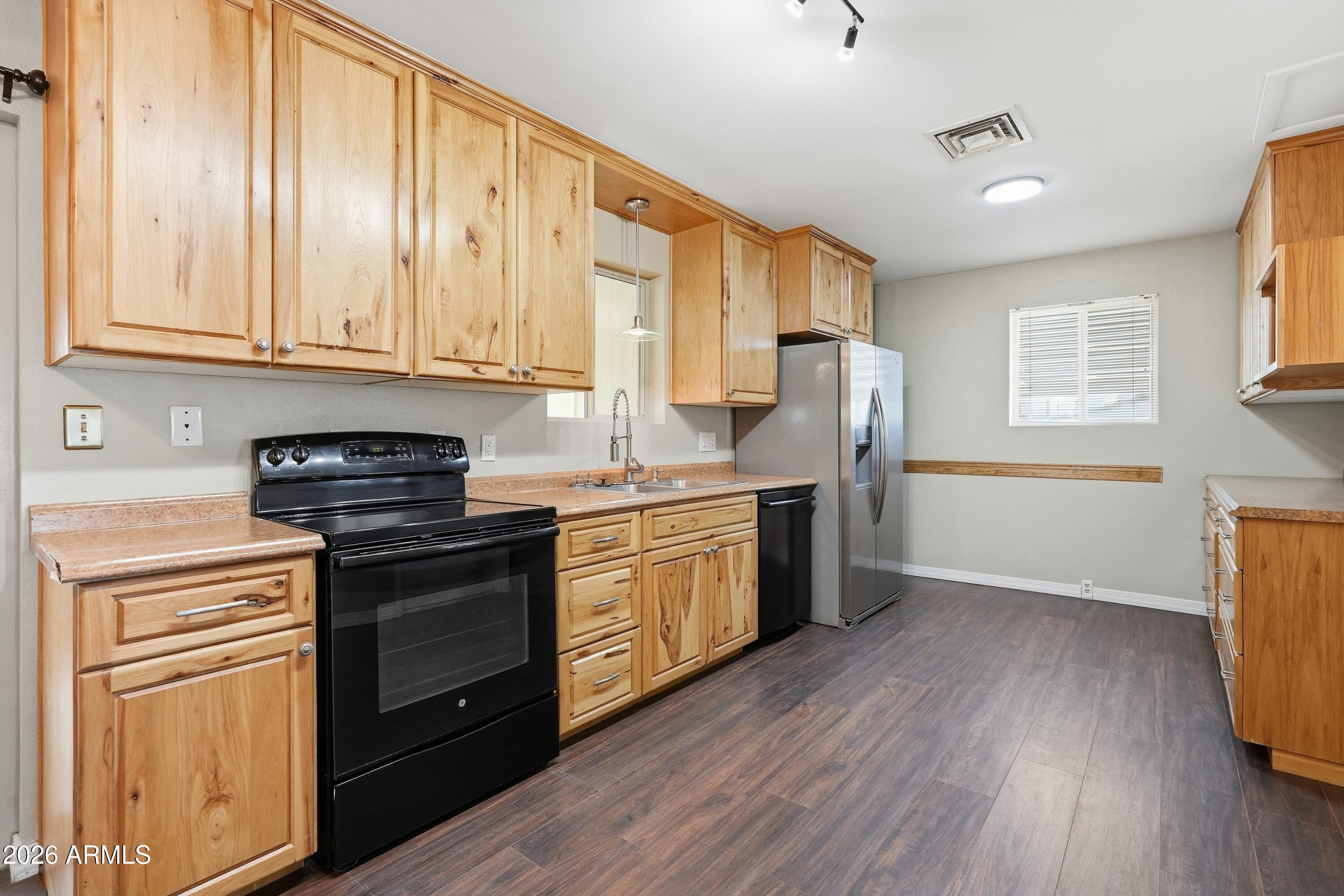 APACHE VILLA - Residential