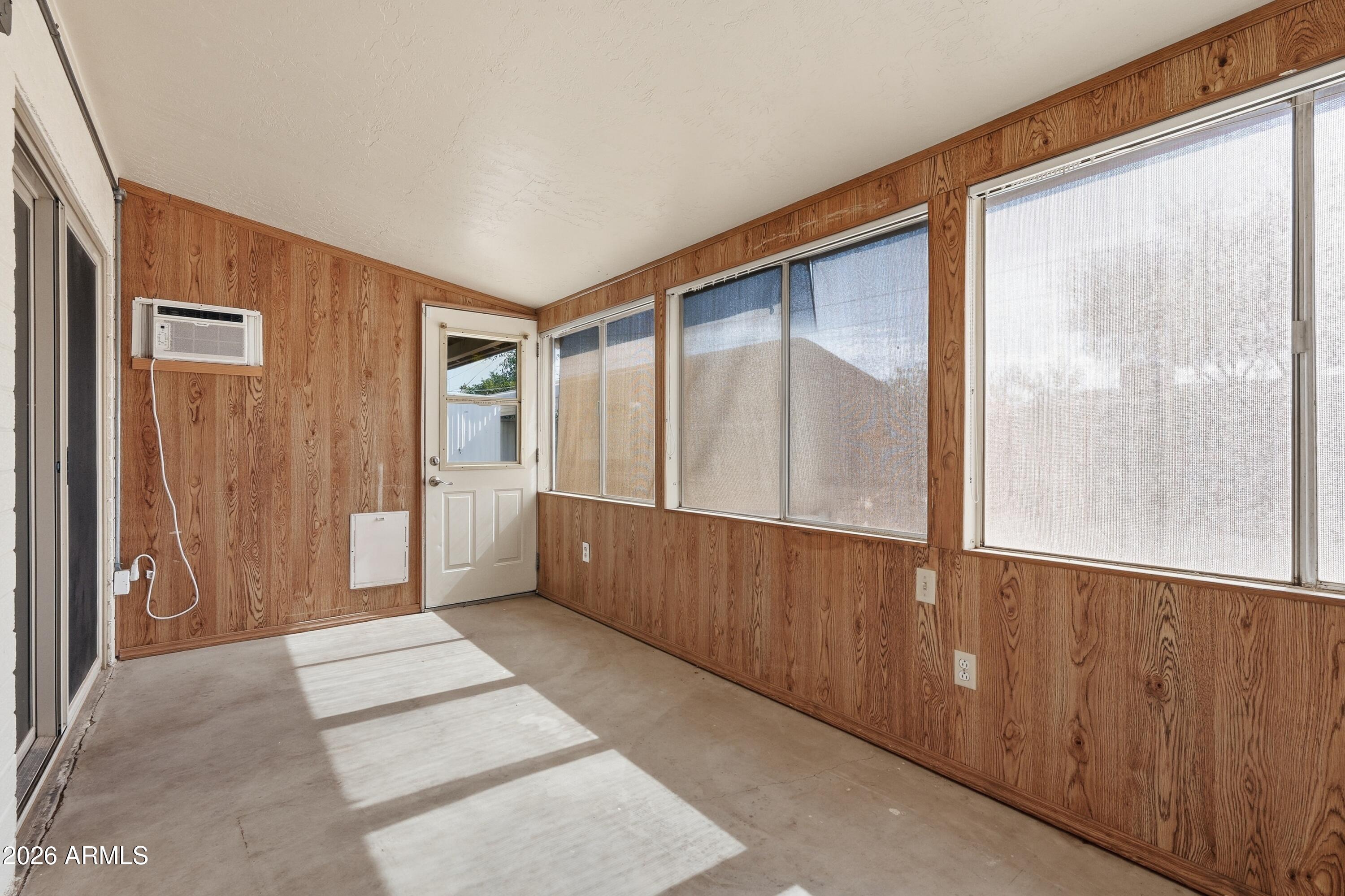 APACHE VILLA - Residential